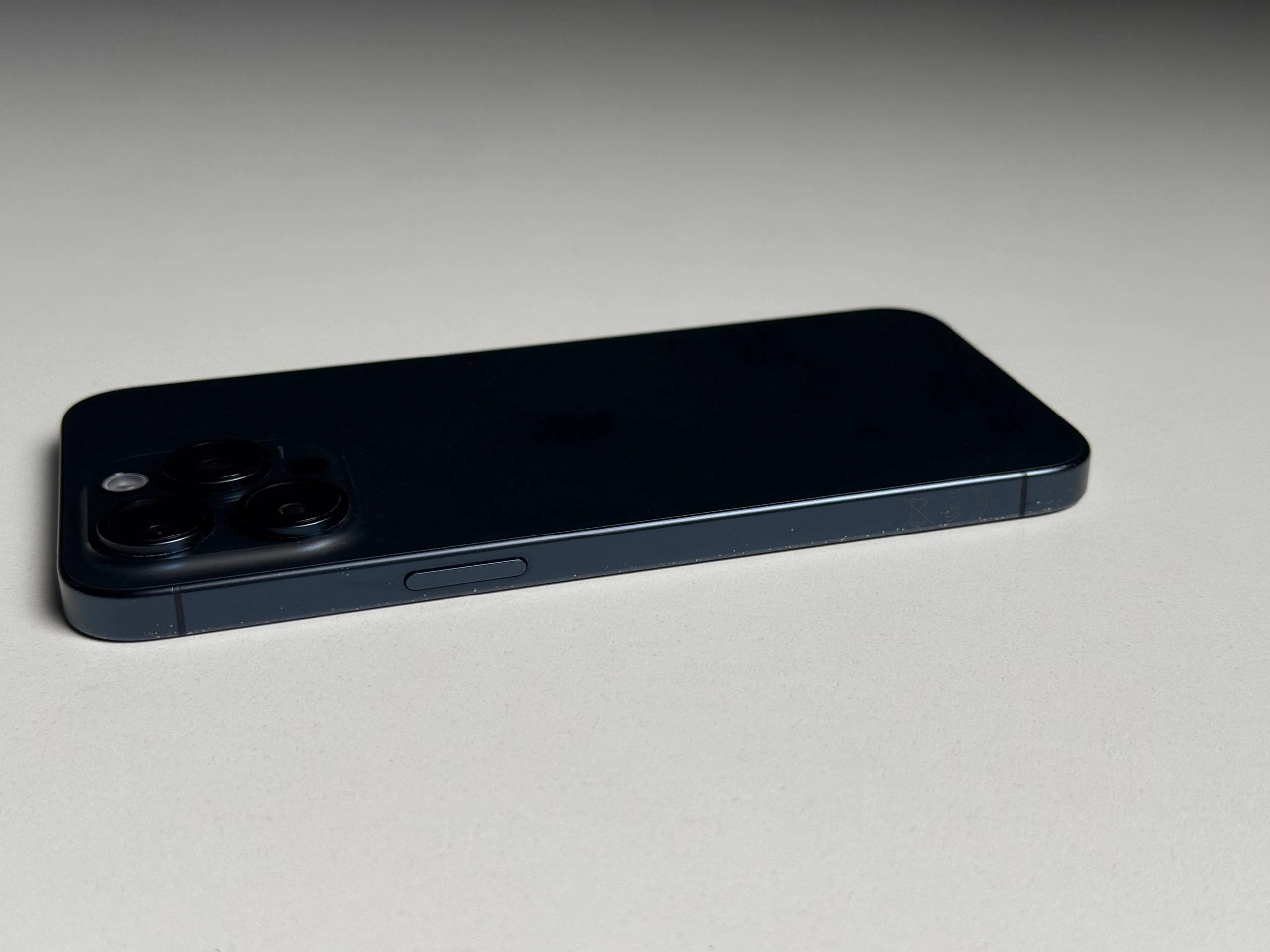 ВЖИВАНИЙ Б/У Apple iPhone 15 Pro Max 256GB Blue Titanium (MU7A3) - Стан: гарний | Акумулятор: 100% | Комплектація: iPhone, кабель | Гарантія: 3 міс.