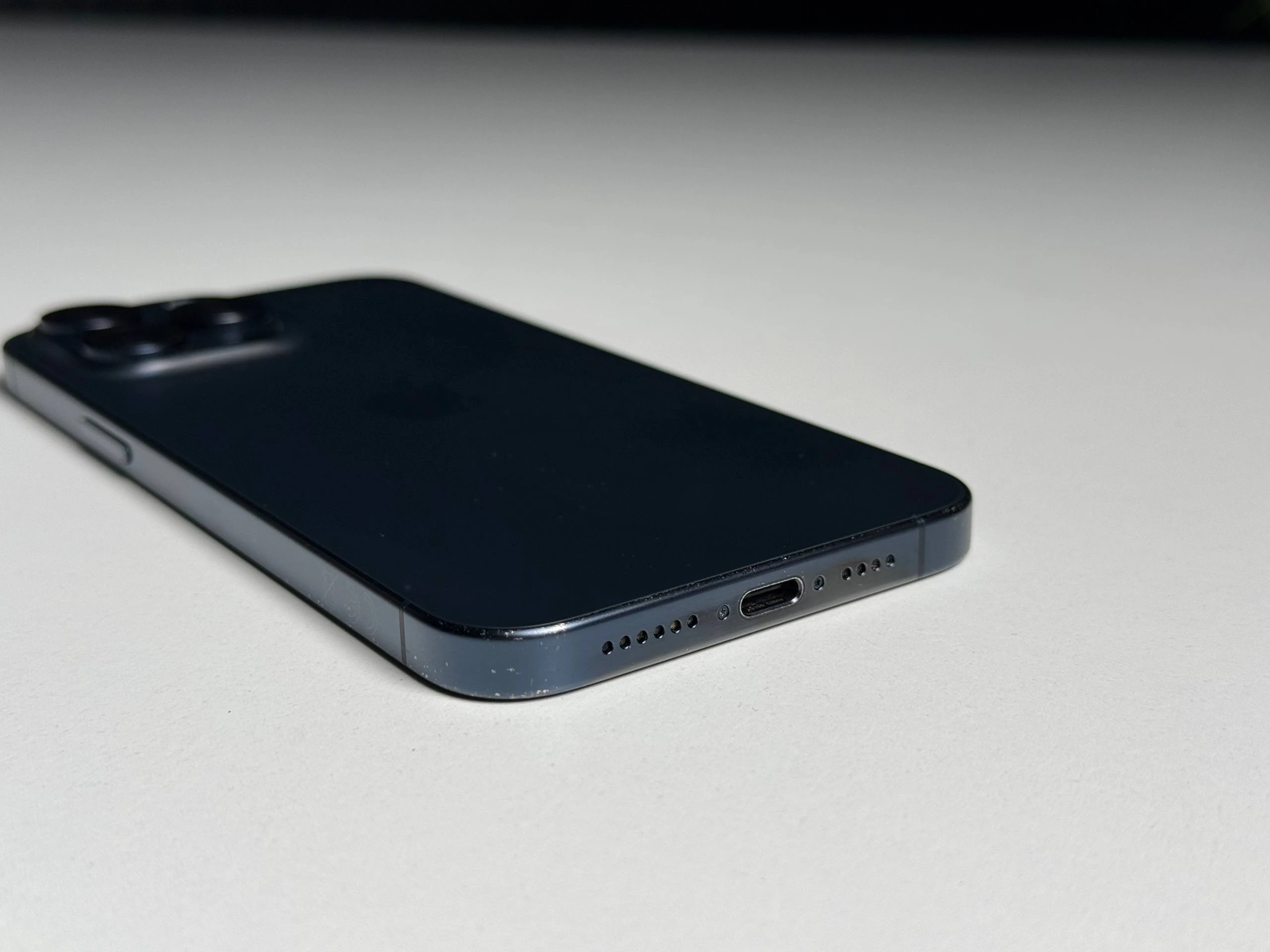 ВЖИВАНИЙ Б/У Apple iPhone 15 Pro Max 256GB Blue Titanium (MU7A3) - Стан: гарний | Акумулятор: 100% | Комплектація: iPhone, кабель | Гарантія: 3 міс.