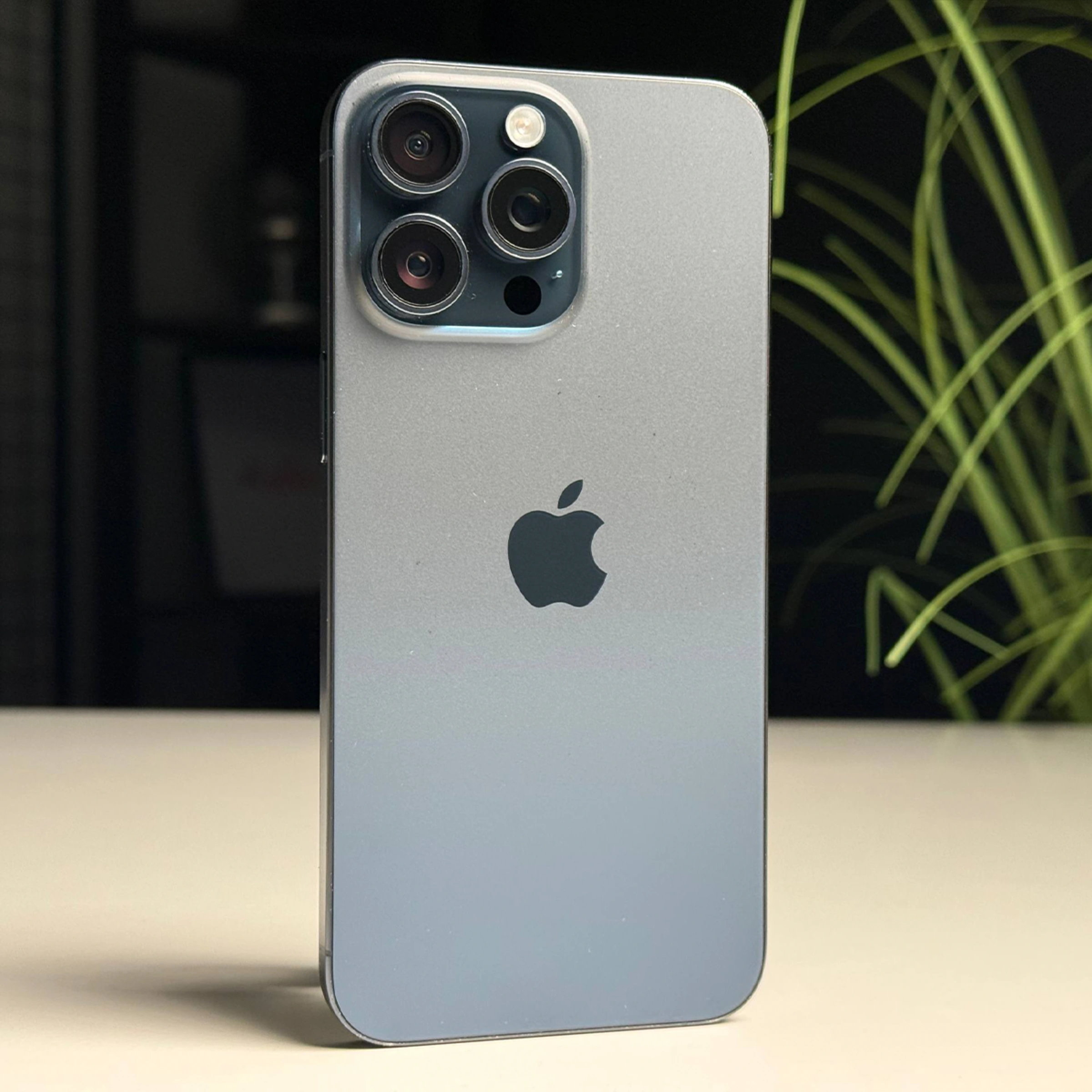 ВЖИВАНИЙ Б/У Apple iPhone 15 Pro Max 256GB Blue Titanium (MU7A3) - Стан: гарний | Акумулятор: 100% | Комплектація: iPhone, кабель | Гарантія: 3 міс.