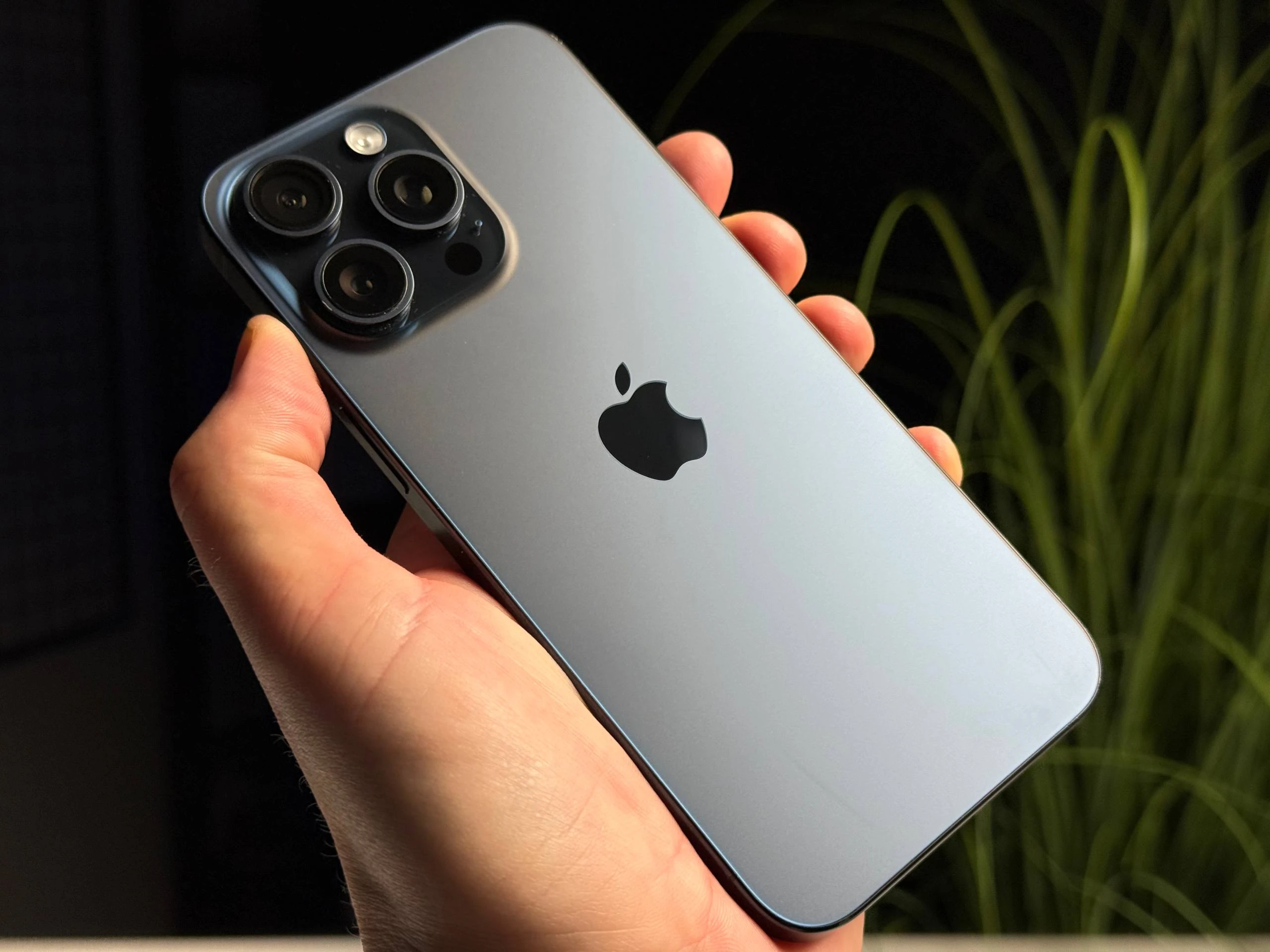 ВЖИВАНИЙ Б/У Apple iPhone 15 Pro Max 256GB Blue Titanium (MU7A3) - Стан: гарний | Акумулятор: 91% | Комплектація: iPhone, кабель | Гарантія: 3 міс.