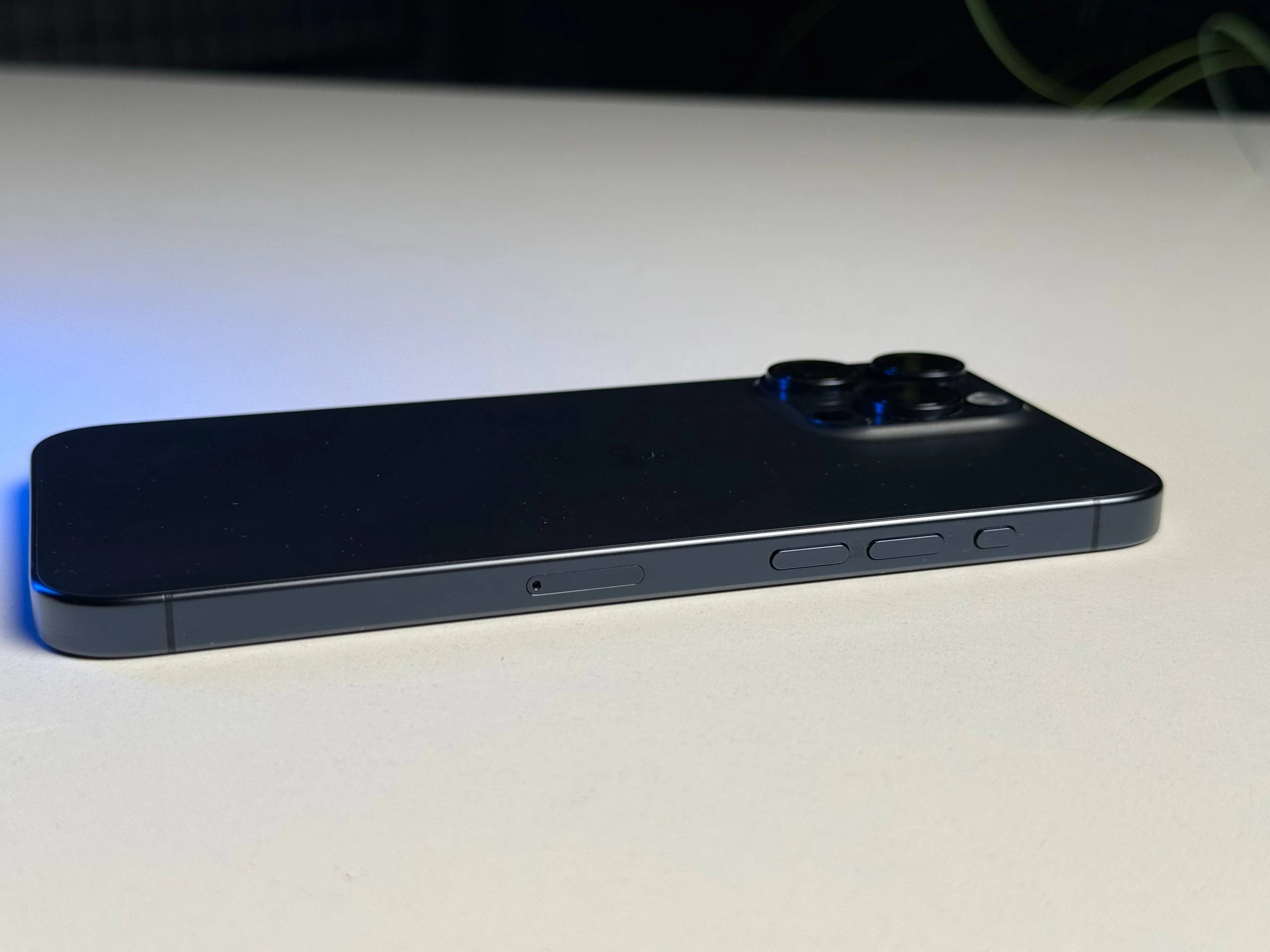 ВЖИВАНИЙ Б/У Apple iPhone 15 Pro Max 256GB Blue Titanium (MU7A3) - Стан: гарний | Акумулятор: 91% | Комплектація: iPhone, кабель | Гарантія: 3 міс.