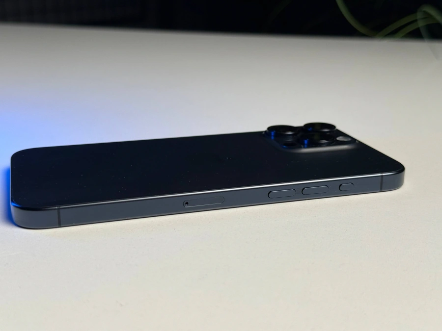 ВЖИВАНИЙ Б/У Apple iPhone 15 Pro Max 256GB Blue Titanium (MU7A3) - Состояние: хороший | Аккумулятор: 91% | Комплектация: iPhone, кабель | Гарантия: 3 мес.