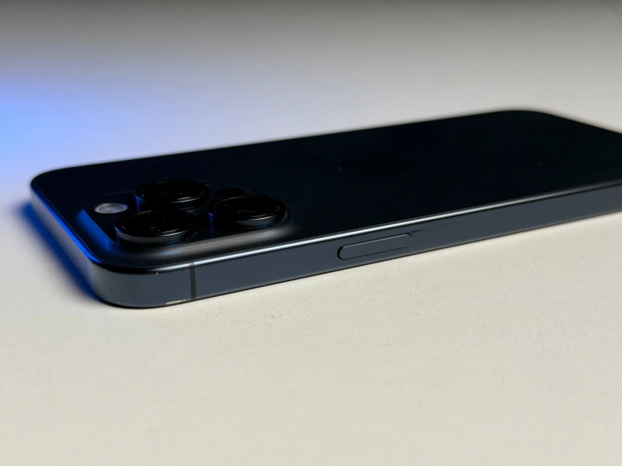 ВЖИВАНИЙ Б/У Apple iPhone 15 Pro Max 256GB Blue Titanium (MU7A3) - Состояние: хороший | Аккумулятор: 91% | Комплектация: iPhone, кабель | Гарантия: 3 мес.