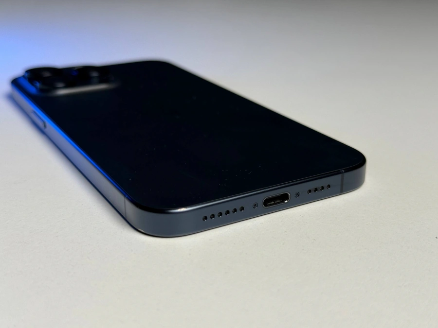 ВЖИВАНИЙ Б/У Apple iPhone 15 Pro Max 256GB Blue Titanium (MU7A3) - Состояние: хороший | Аккумулятор: 91% | Комплектация: iPhone, кабель | Гарантия: 3 мес.