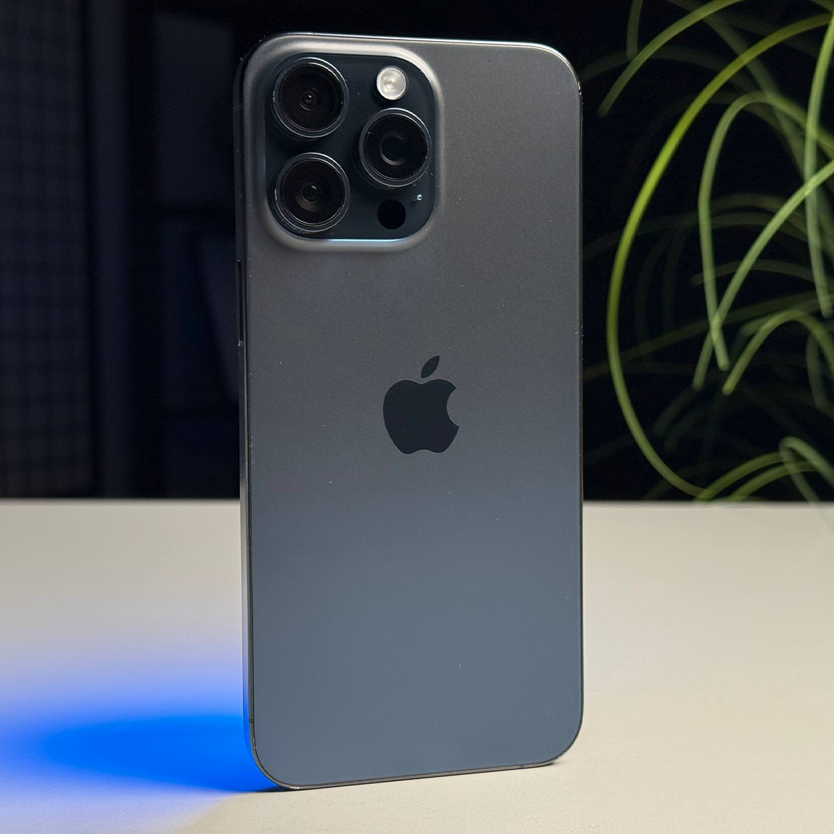 ВЖИВАНИЙ Б/У Apple iPhone 15 Pro Max 256GB Blue Titanium (MU7A3) - Стан: гарний | Акумулятор: 91% | Комплектація: iPhone, кабель | Гарантія: 3 міс.