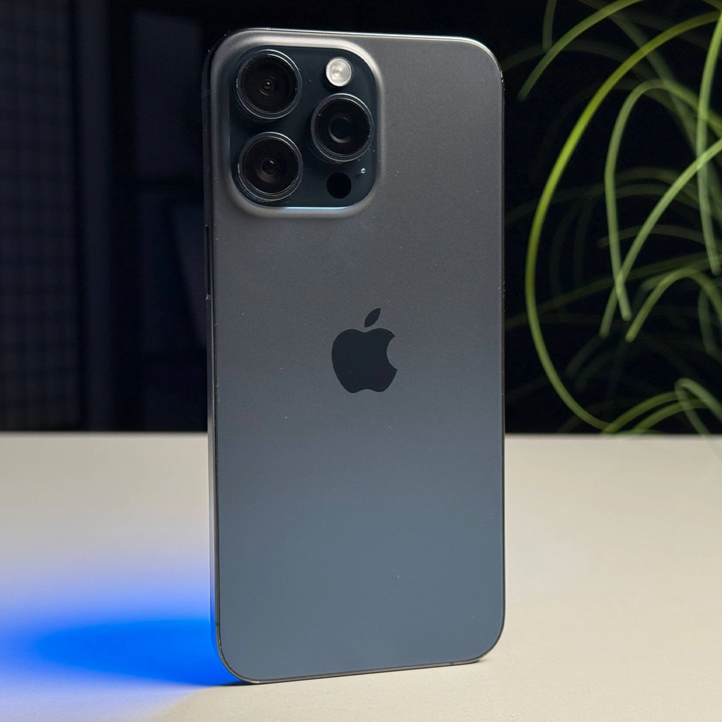 ВЖИВАНИЙ Б/У Apple iPhone 15 Pro Max 256GB Blue Titanium (MU7A3) - Состояние: хороший | Аккумулятор: 91% | Комплектация: iPhone, кабель | Гарантия: 3 мес.