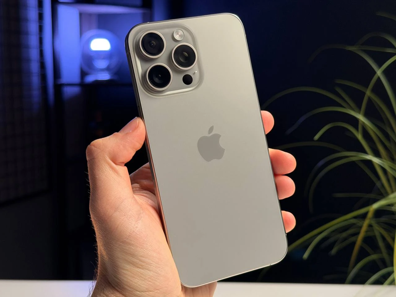 ВЖИВАНИЙ Б/У Apple iPhone 15 Pro Max 256GB Natural Titanium (MU793) - Стан: гарний | Акумулятор: 89% | Комплектація: iPhone, кабель | Гарантія: 3 міс.