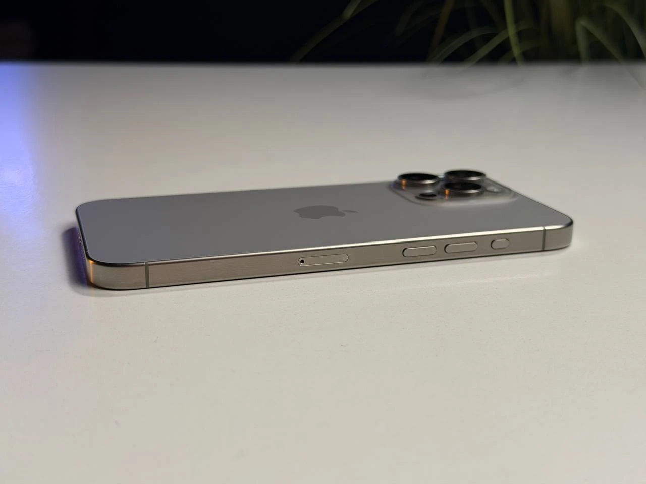 ВЖИВАНИЙ Б/У Apple iPhone 15 Pro Max 256GB Natural Titanium (MU793) - Стан: гарний | Акумулятор: 89% | Комплектація: iPhone, кабель | Гарантія: 3 міс.