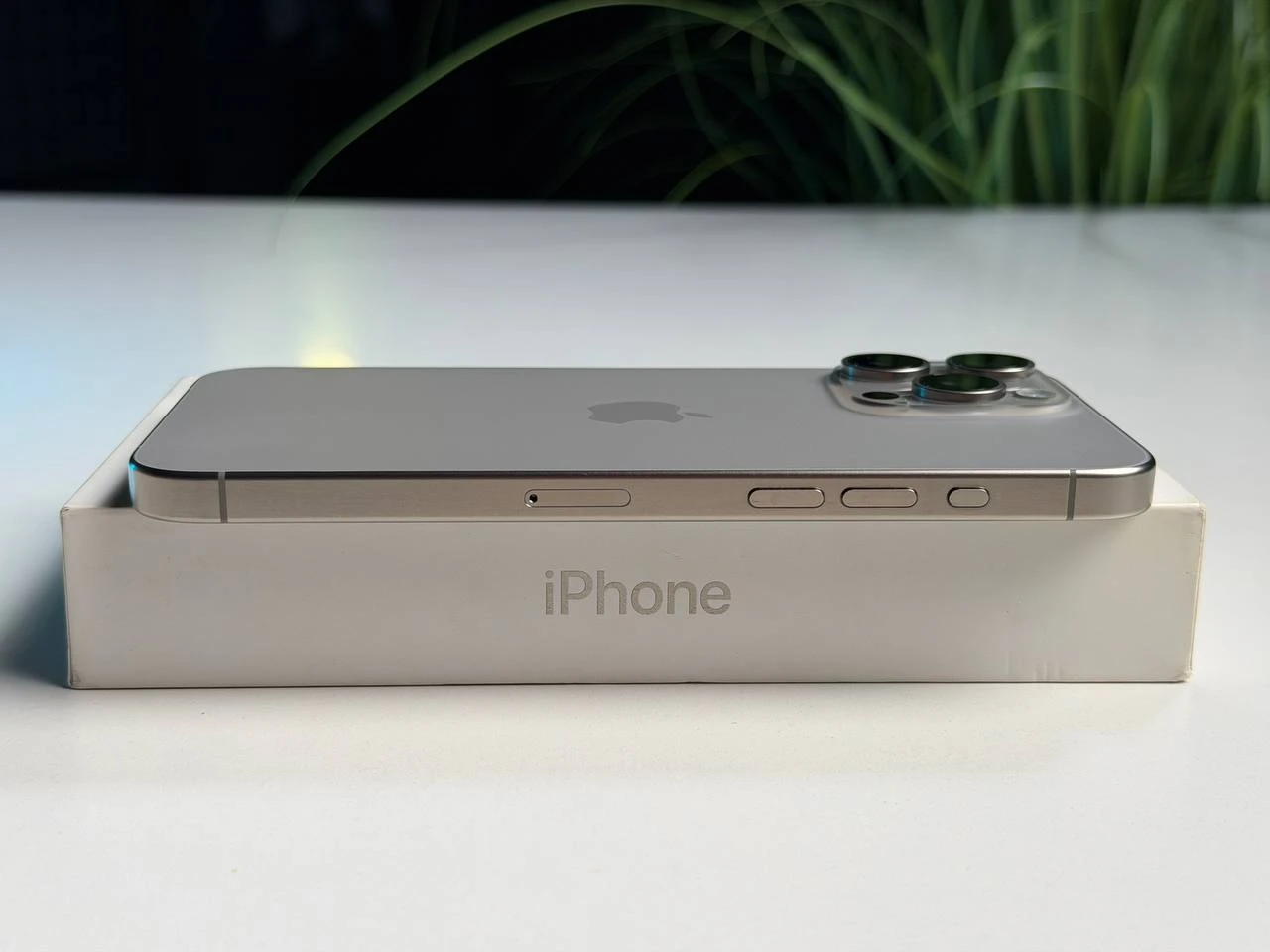 ВЖИВАНИЙ Б/У Apple iPhone 15 Pro Max 256GB Natural Titanium (MU793) - Стан: гарний | Акумулятор: 100% | Комплектація: повний | Гарантія: 3 міс.