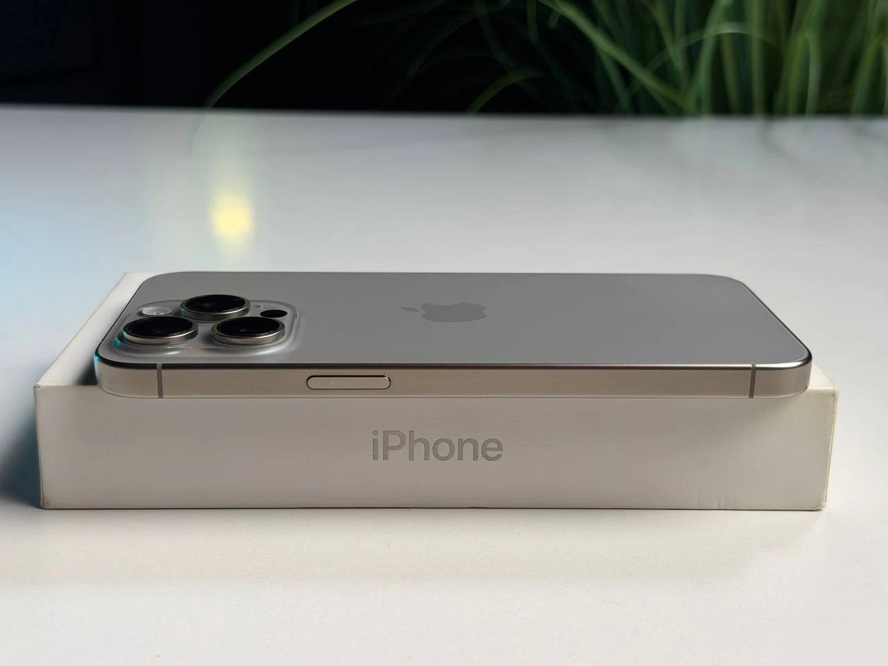 ВЖИВАНИЙ Б/У Apple iPhone 15 Pro Max 256GB Natural Titanium (MU793) - Стан: гарний | Акумулятор: 100% | Комплектація: повний | Гарантія: 3 міс.