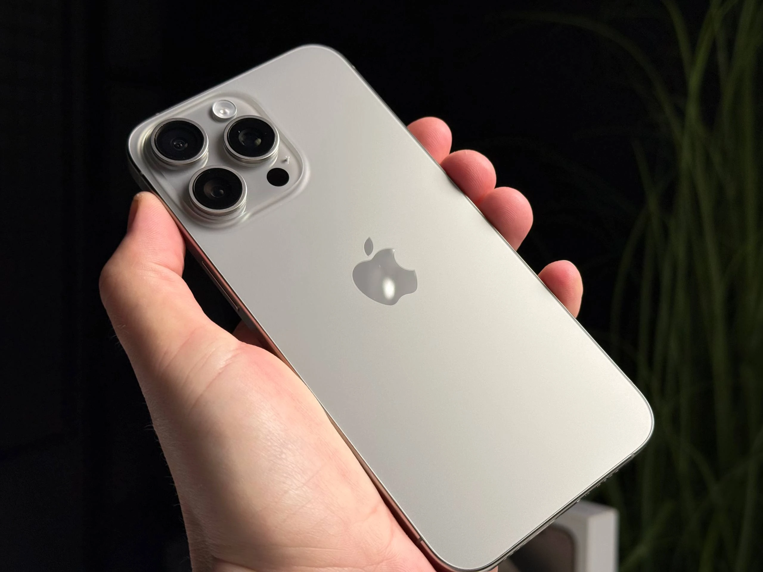 ВЖИВАНИЙ Б/У Apple iPhone 15 Pro Max 256GB Natural Titanium (MU793) - Стан: гарний | Акумулятор: 100% | Комплектація: повний | Гарантія: 3 міс.