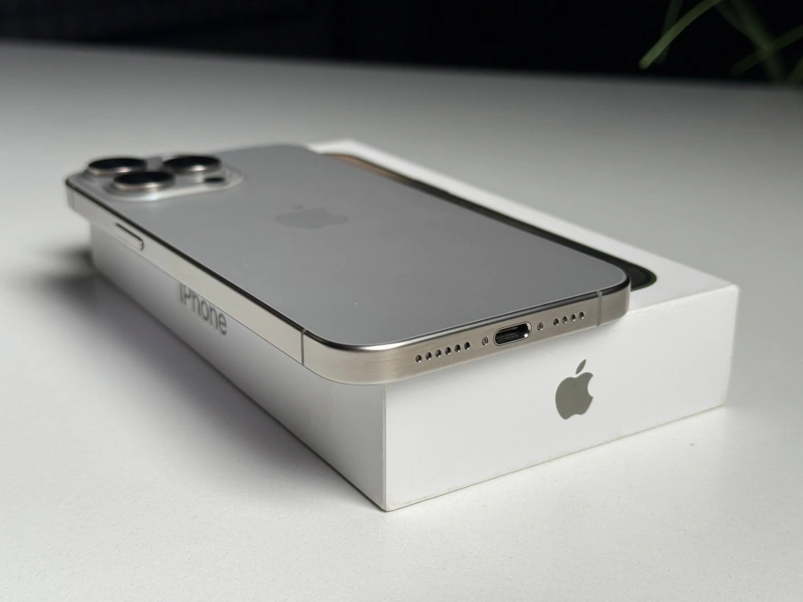 ВЖИВАНИЙ Б/У Apple iPhone 15 Pro Max 256GB Natural Titanium (MU793) - Состояние: хороший | Аккумулятор: 100% | Комплектация: полный | Гарантия: 3 мес.