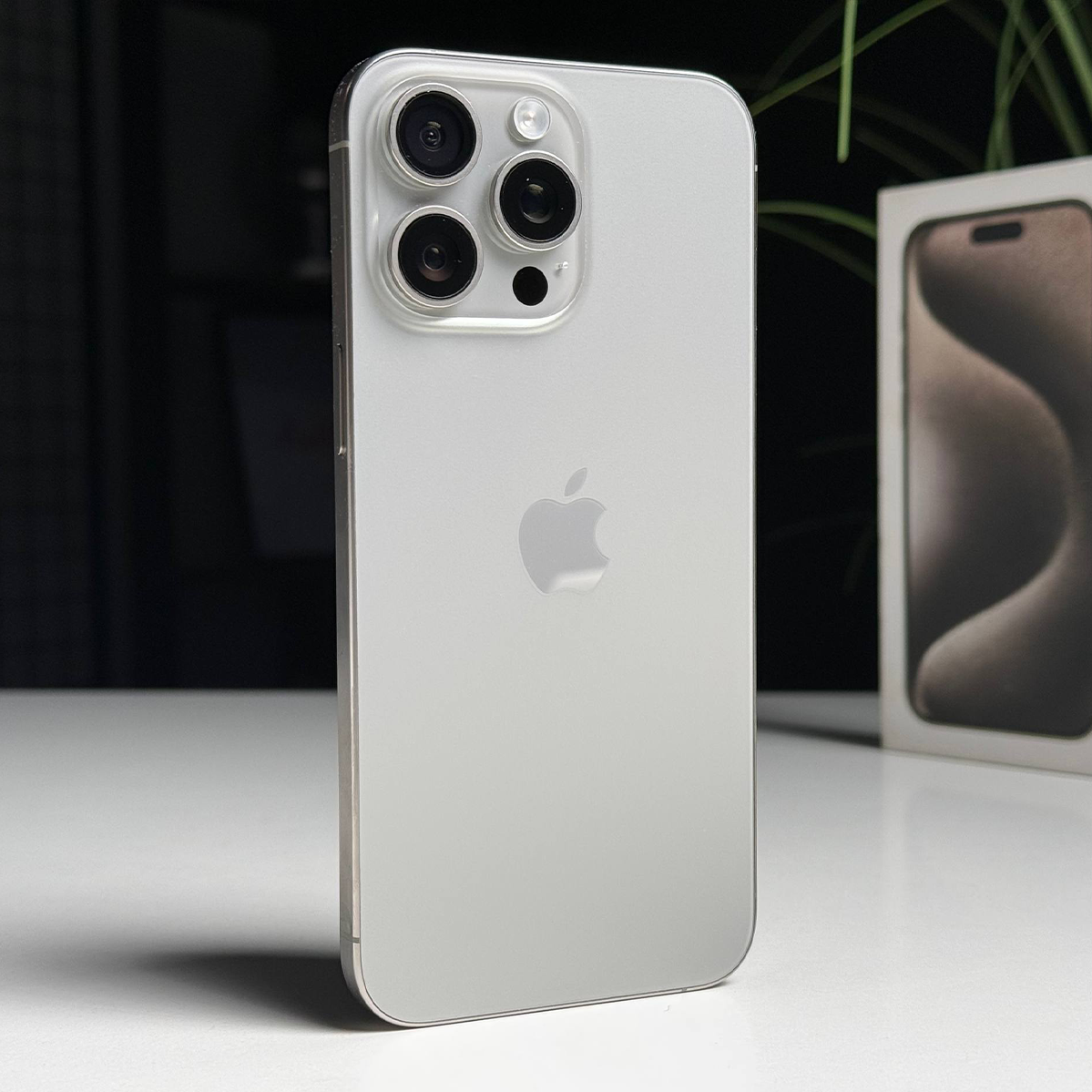ВЖИВАНИЙ Б/У Apple iPhone 15 Pro Max 256GB Natural Titanium (MU793) - Стан: гарний | Акумулятор: 100% | Комплектація: повний | Гарантія: 3 міс.