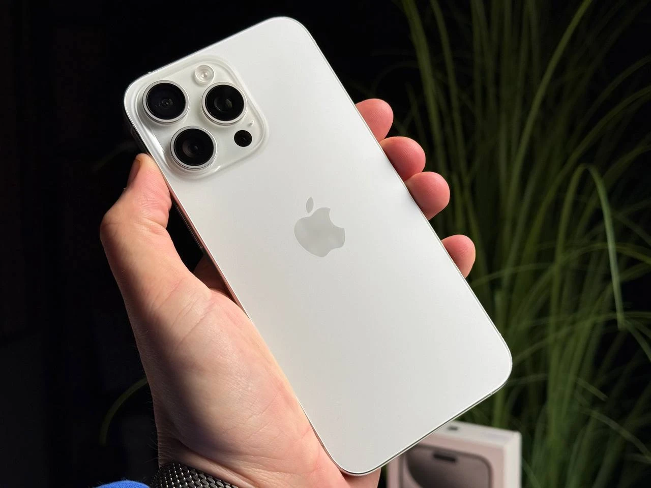 ВЖИВАНИЙ Б/У Apple iPhone 15 Pro Max 256GB White Titanium eSim (MU673) - Стан: гарний | Акумулятор: 100% | Комплектація: повний | Гарантія: 3 міс.