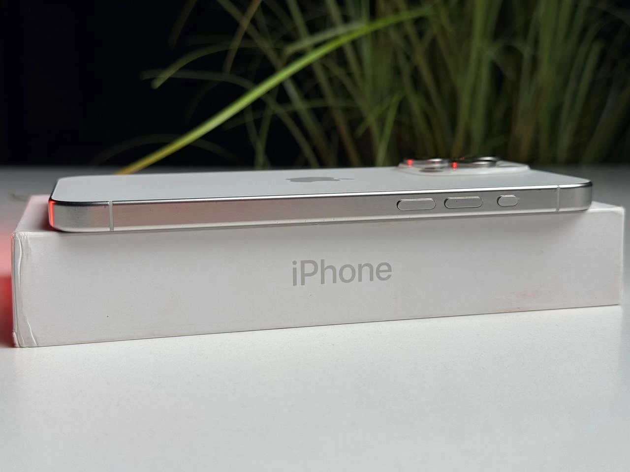 ВЖИВАНИЙ Б/У Apple iPhone 15 Pro Max 256GB White Titanium eSim (MU673) - Стан: гарний | Акумулятор: 100% | Комплектація: повний | Гарантія: 3 міс.