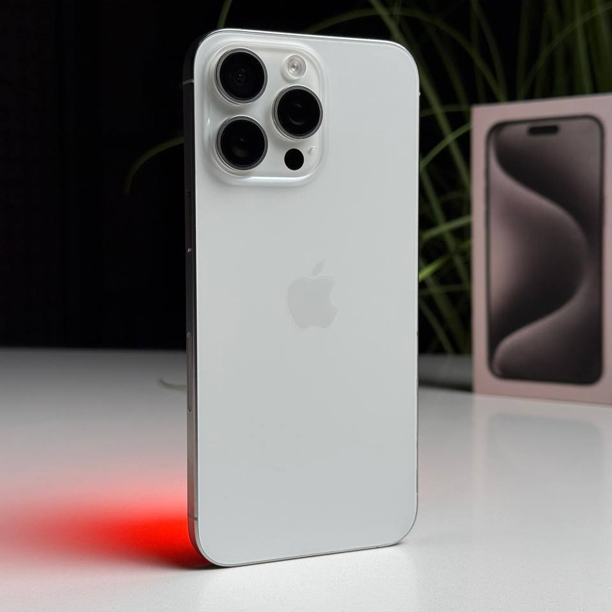 ВЖИВАНИЙ Б/У Apple iPhone 15 Pro Max 256GB White Titanium eSim (MU673) - Стан: гарний | Акумулятор: 100% | Комплектація: повний | Гарантія: 3 міс.