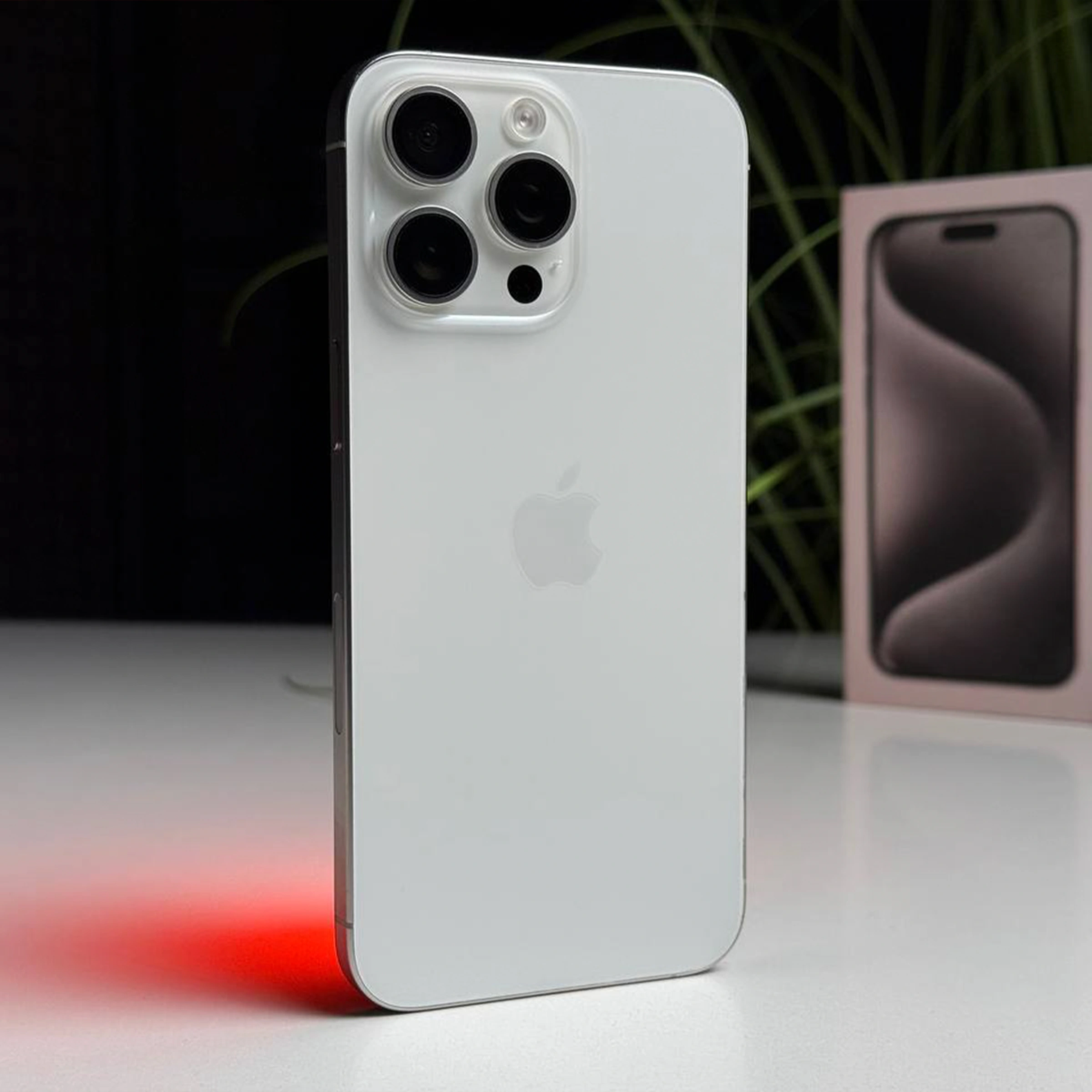 ВЖИВАНИЙ Б/У Apple iPhone 15 Pro Max 256GB White Titanium eSim (MU673) - Стан: гарний | Акумулятор: 100% | Комплектація: повний | Гарантія: 3 міс.