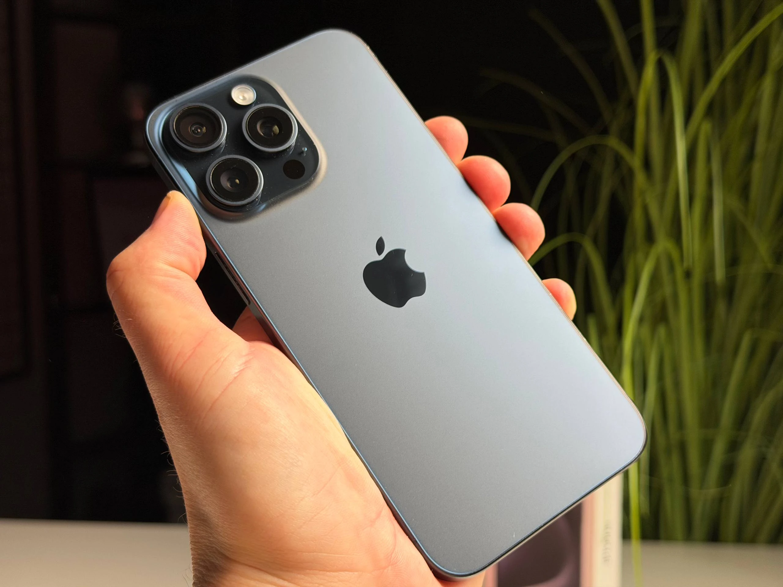 ВЖИВАНИЙ Б/У Apple iPhone 15 Pro Max 512GB Blue Titanium (MU7F3) - Стан: задовільний | Акумулятор: 87% | Комплектація: повний | Гарантія: 3 міс.