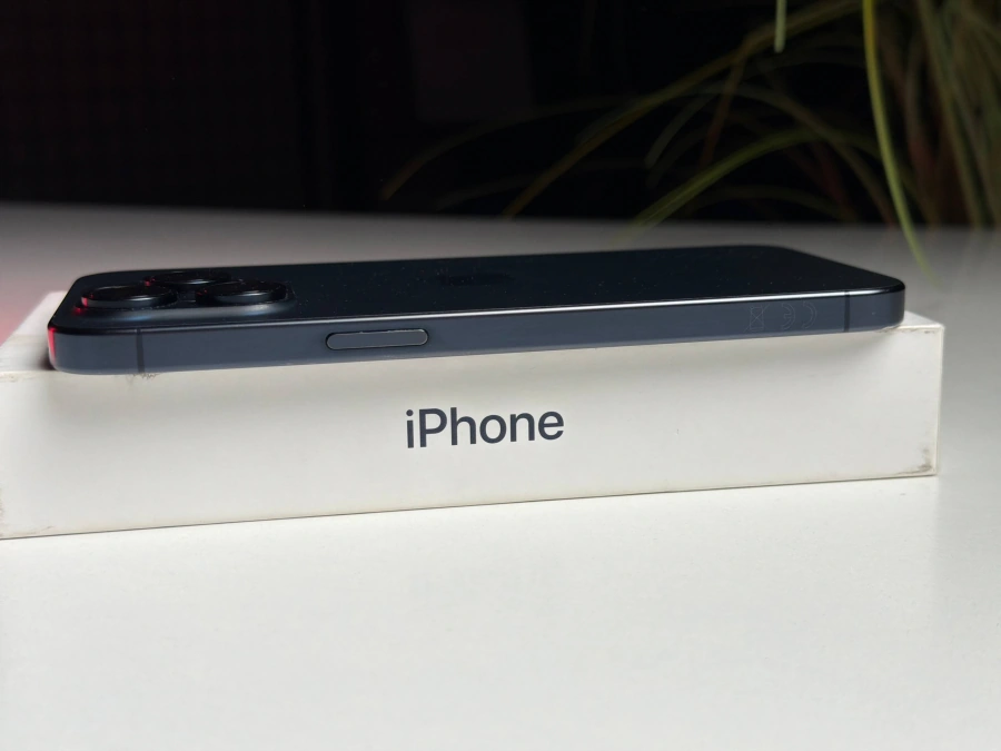 ВЖИВАНИЙ Б/У Apple iPhone 15 Pro Max 512GB Blue Titanium (MU7F3) - Состояние: удовлетворительный | Аккумулятор: 87% | Комплектация: полный | Гарантия: 3 мес.