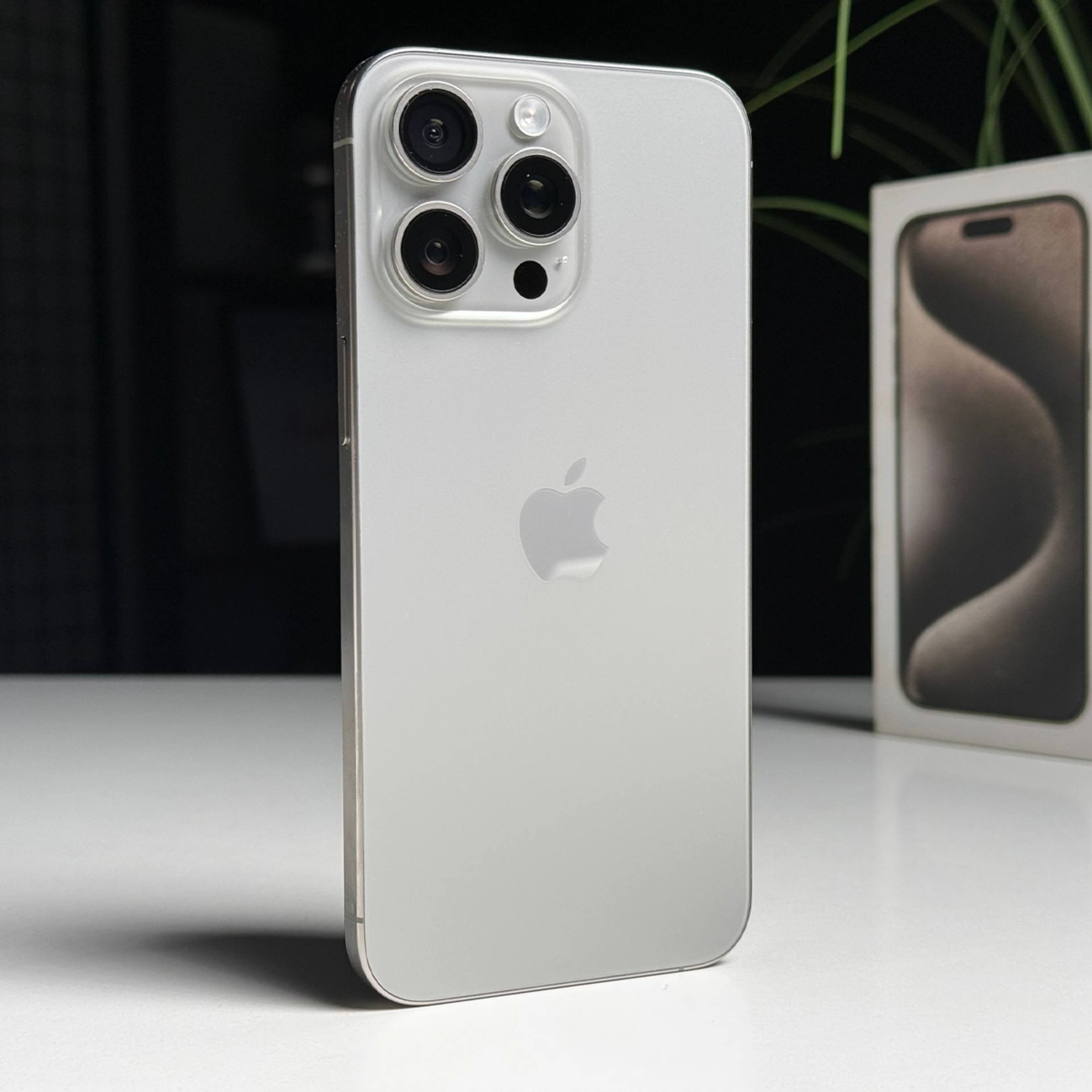 ВЖИВАНИЙ Б/У Apple iPhone 15 Pro Max 512GB Natural Titanium (MU7E3) - Стан: гарний | Акумулятор: 100% | Комплектація: повний | Гарантія: 3 міс.