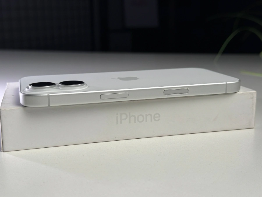 ВЖИВАНИЙ Б/У Apple iPhone 16 128GB White (MYE93) - Состояние: хороший | Аккумулятор: 100% | Комплектация: полный | Гарантия: 3 мес.