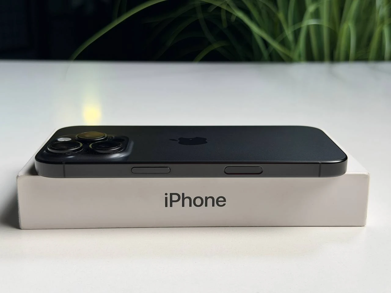 ВЖИВАНИЙ Б/У Apple iPhone 16 Pro 128GB Black Titanium (MYND3) - Стан: гарний | Акумулятор: 94% | Комплектація: повний | Гарантія: 3 міс.