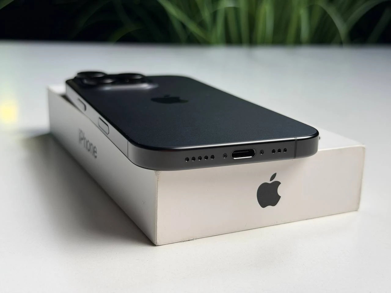 ВЖИВАНИЙ Б/У Apple iPhone 16 Pro 128GB Black Titanium (MYND3) - Стан: гарний | Акумулятор: 94% | Комплектація: повний | Гарантія: 3 міс.