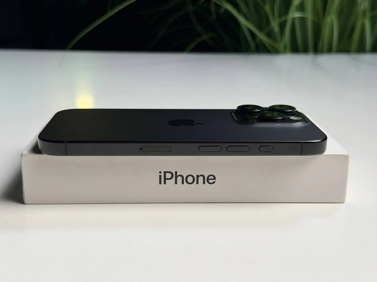 ВЖИВАНИЙ Б/У Apple iPhone 16 Pro 128GB Black Titanium (MYND3) - Стан: гарний | Акумулятор: 94% | Комплектація: повний | Гарантія: 3 міс.