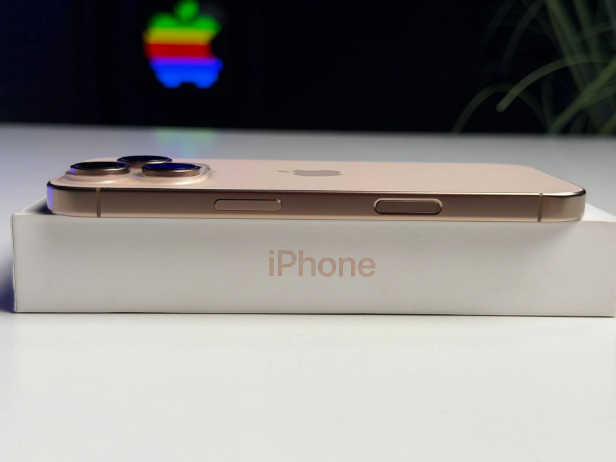 ВЖИВАНИЙ Б/У Apple iPhone 16 Pro 256GB Desert Titanium (MYNK3) - Стан: гарний | Акумулятор: 98% | Комплектація: повний | Гарантія: 3 міс.