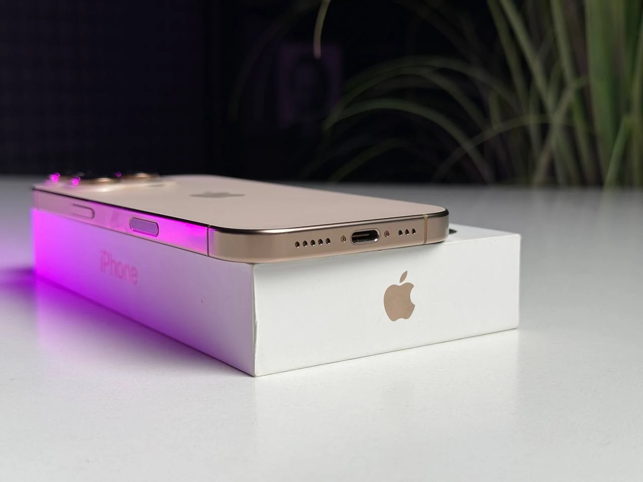 ВЖИВАНИЙ Б/У Apple iPhone 16 Pro 256GB Desert Titanium (MYNK3) - Стан: ідеальний | Акумулятор: 93% | Комплектація: повний | Гарантія: 3 міс.