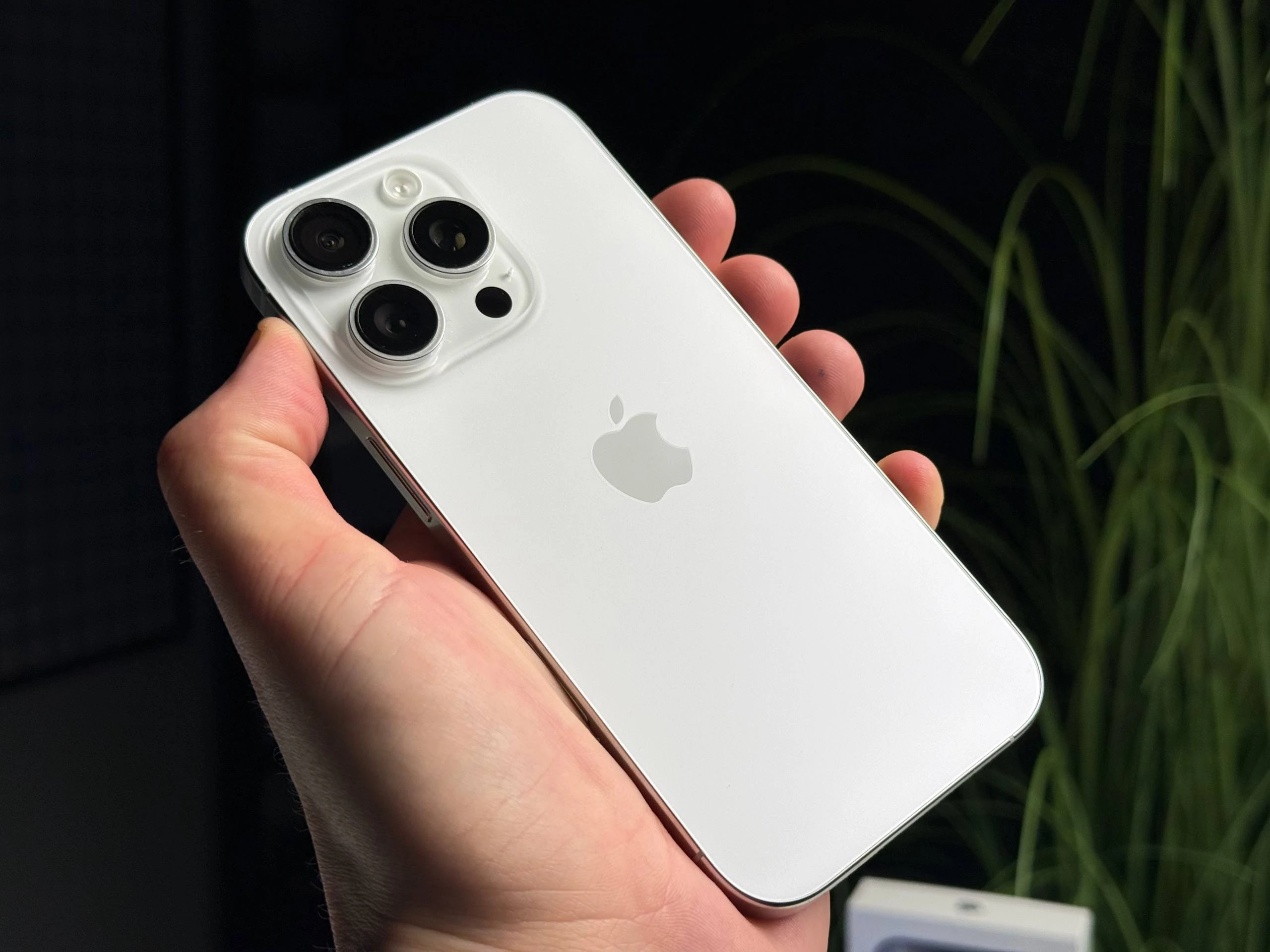 ВЖИВАНИЙ Б/У Apple iPhone 16 Pro 256GB White Titanium (MYNJ3) - Стан: гарний | Акумулятор: 100% | Комплектація: повний | Гарантія: 3 міс.