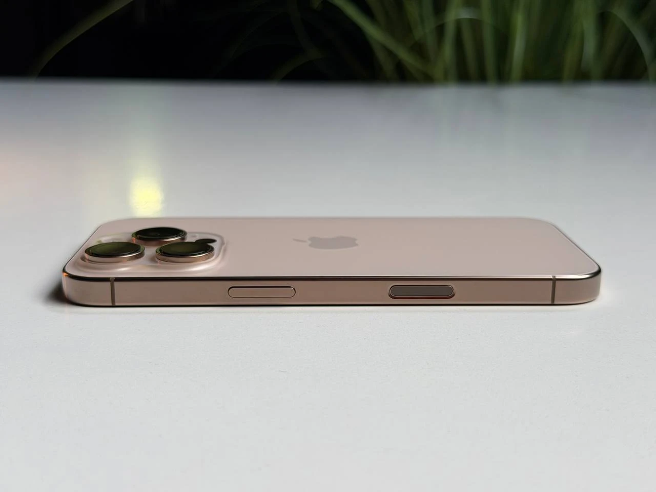 ВЖИВАНИЙ Б/У Apple iPhone 16 Pro 512GB Desert Titanium (MYNP3) - Стан: гарний | Акумулятор: 95% | Комплектація: iPhone, кабель | Гарантія: 3 міс.