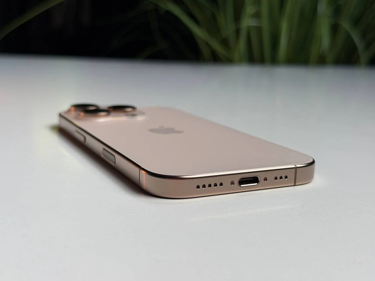 ВЖИВАНИЙ Б/У Apple iPhone 16 Pro 512GB Desert Titanium (MYNP3) - Стан: гарний | Акумулятор: 95% | Комплектація: iPhone, кабель | Гарантія: 3 міс.