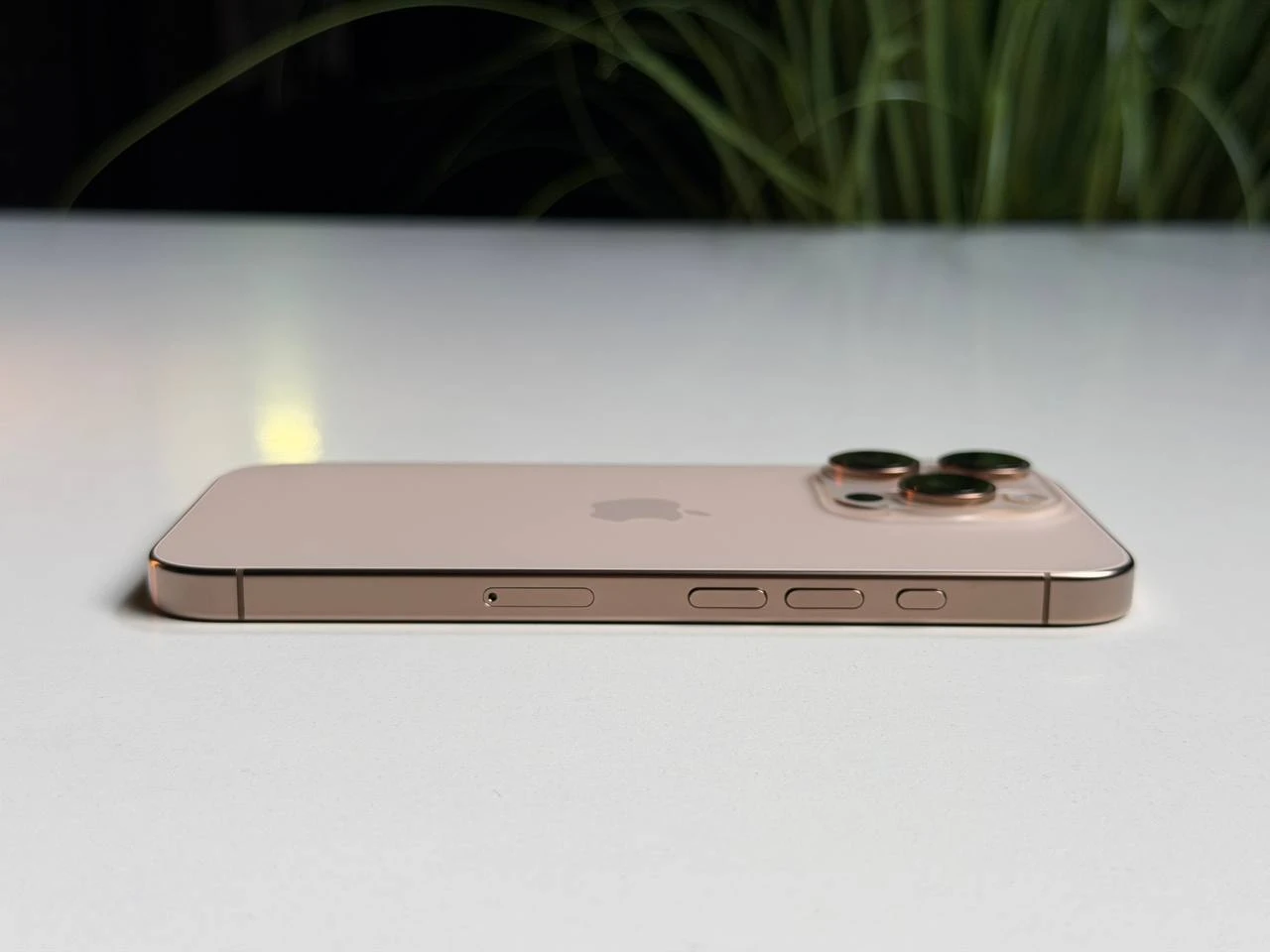 ВЖИВАНИЙ Б/У Apple iPhone 16 Pro 512GB Desert Titanium (MYNP3) - Стан: гарний | Акумулятор: 95% | Комплектація: iPhone, кабель | Гарантія: 3 міс.