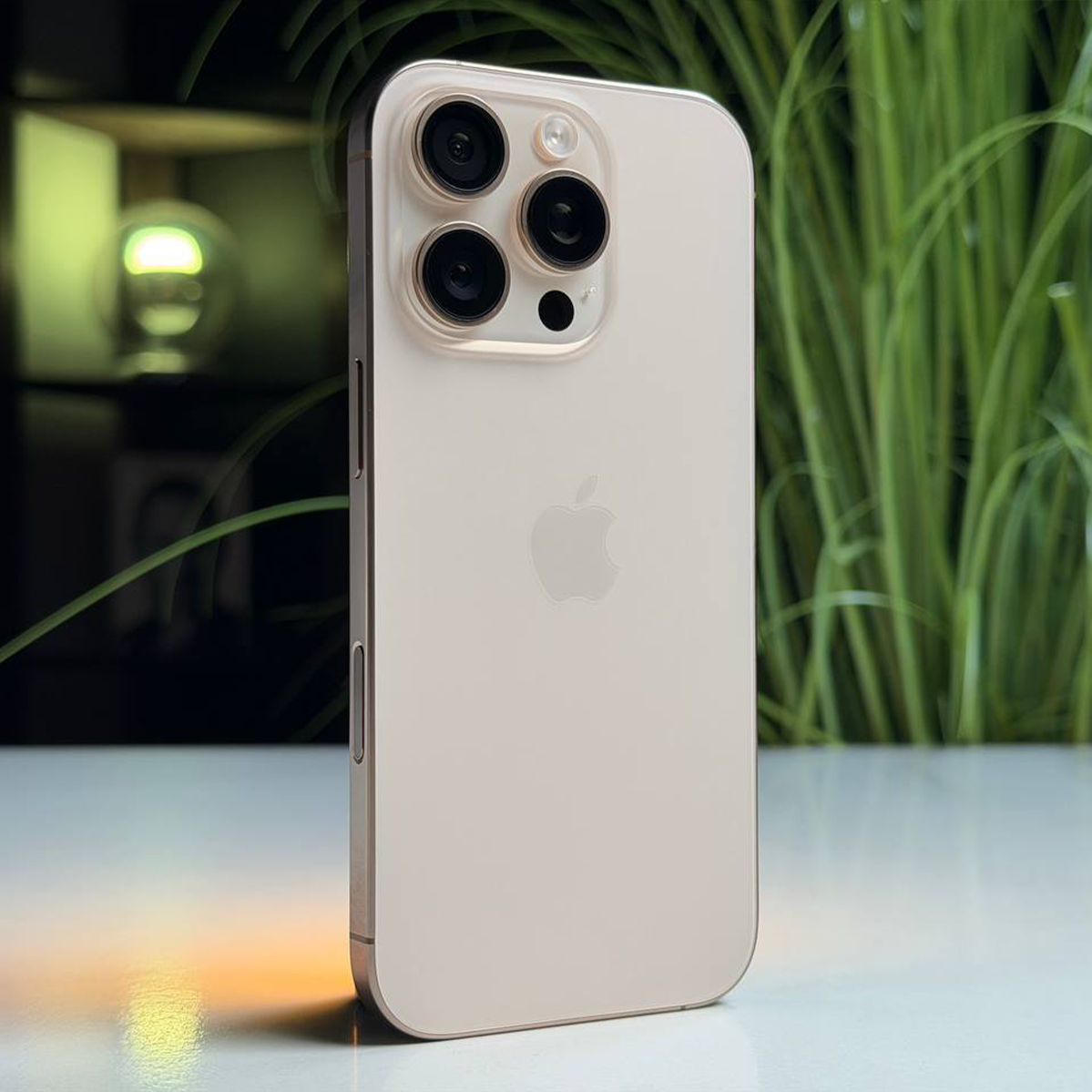 ВЖИВАНИЙ Б/У Apple iPhone 16 Pro 512GB Desert Titanium (MYNP3) - Стан: гарний | Акумулятор: 95% | Комплектація: iPhone, кабель | Гарантія: 3 міс.