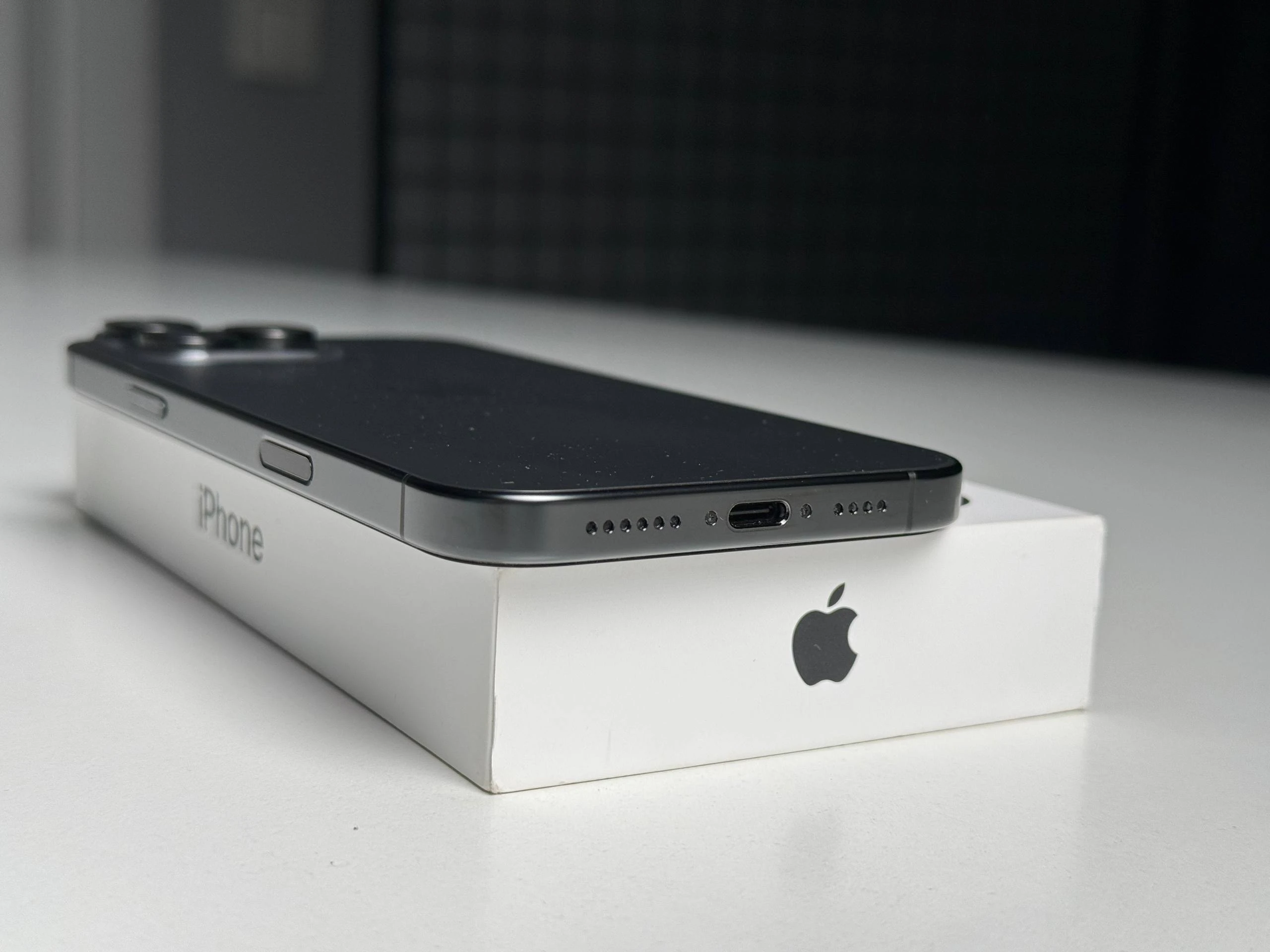 ВЖИВАНИЙ Б/У Apple iPhone 16 Pro Max 256GB Black Titanium (MYWV3) - Стан: гарний | Акумулятор: 89% | Комплектація: повний | Гарантія: 3 міс.