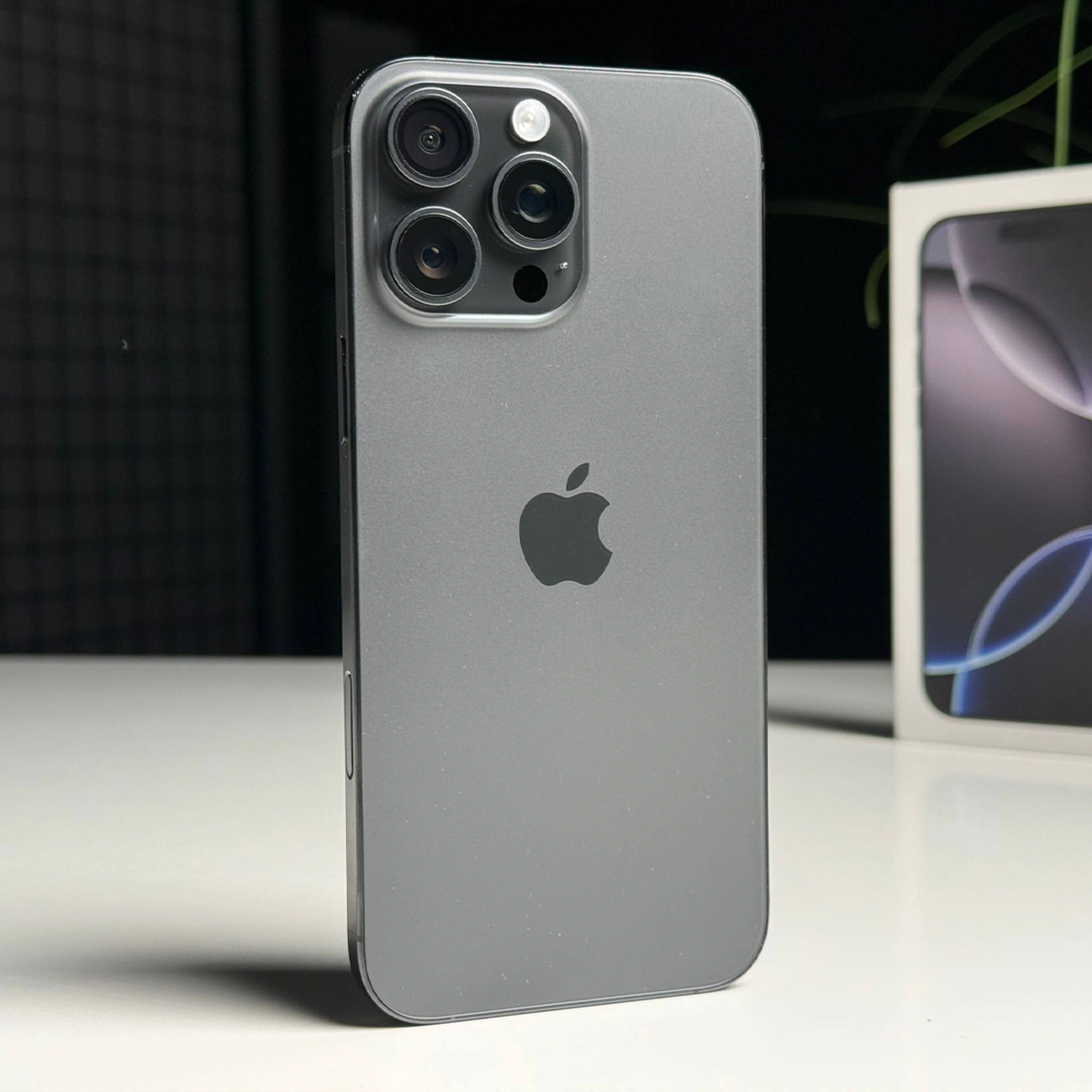 ВЖИВАНИЙ Б/У Apple iPhone 16 Pro Max 256GB Black Titanium (MYWV3) - Стан: гарний | Акумулятор: 89% | Комплектація: повний | Гарантія: 3 міс.