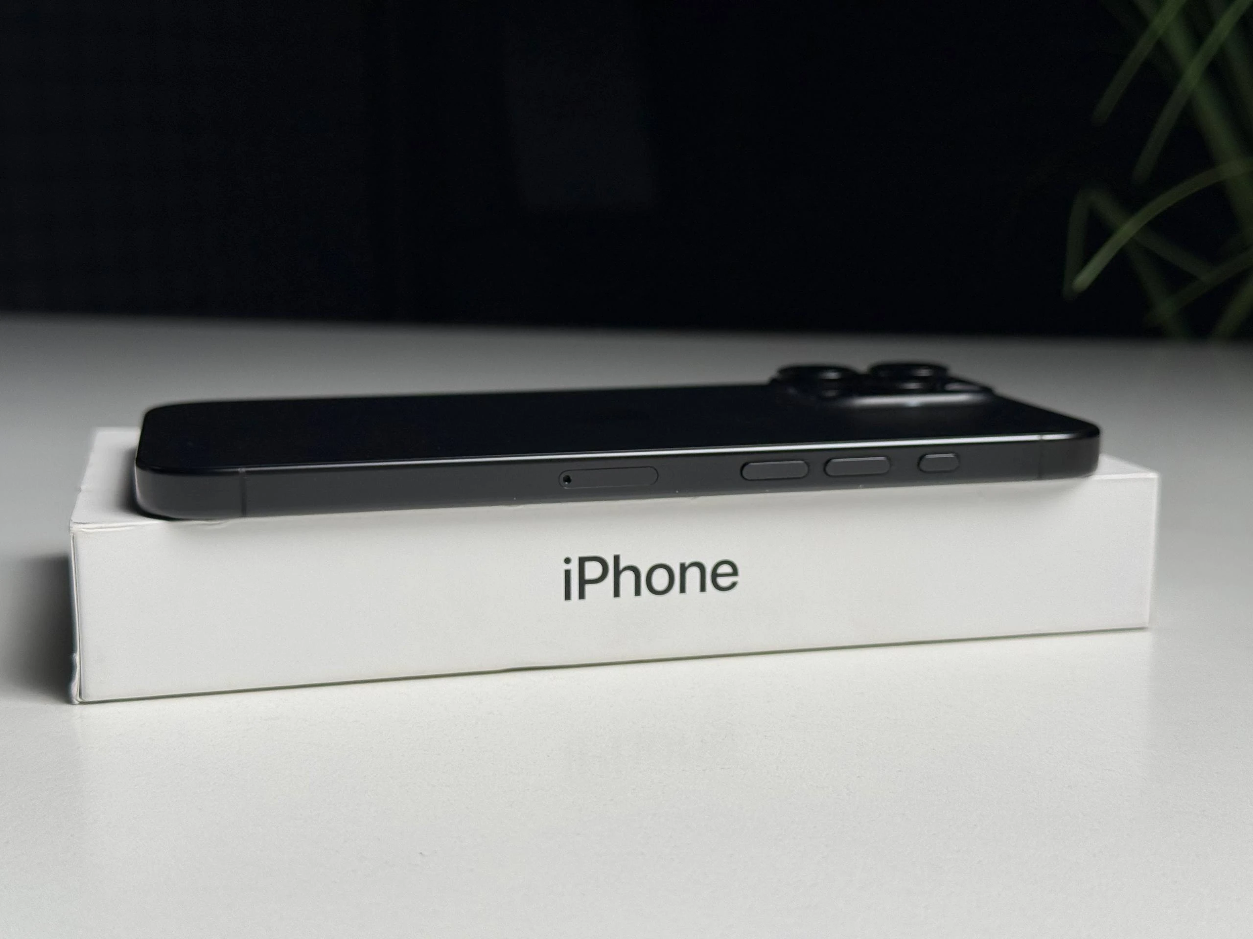 ВЖИВАНИЙ Б/У Apple iPhone 16 Pro Max 256GB Black Titanium (MYWV3) - Стан: гарний | Акумулятор: 96% | Комплектація: повний | Гарантія: 3 міс.