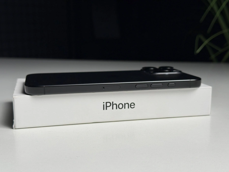 ВЖИВАНИЙ Б/У Apple iPhone 16 Pro Max 256GB Black Titanium (MYWV3) - Стан: гарний | Акумулятор: 96% | Комплектація: повний | Гарантія: 3 міс.