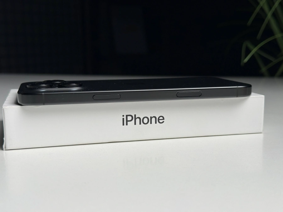 ВЖИВАНИЙ Б/У Apple iPhone 16 Pro Max 256GB Black Titanium (MYWV3) - Стан: гарний | Акумулятор: 96% | Комплектація: повний | Гарантія: 3 міс.