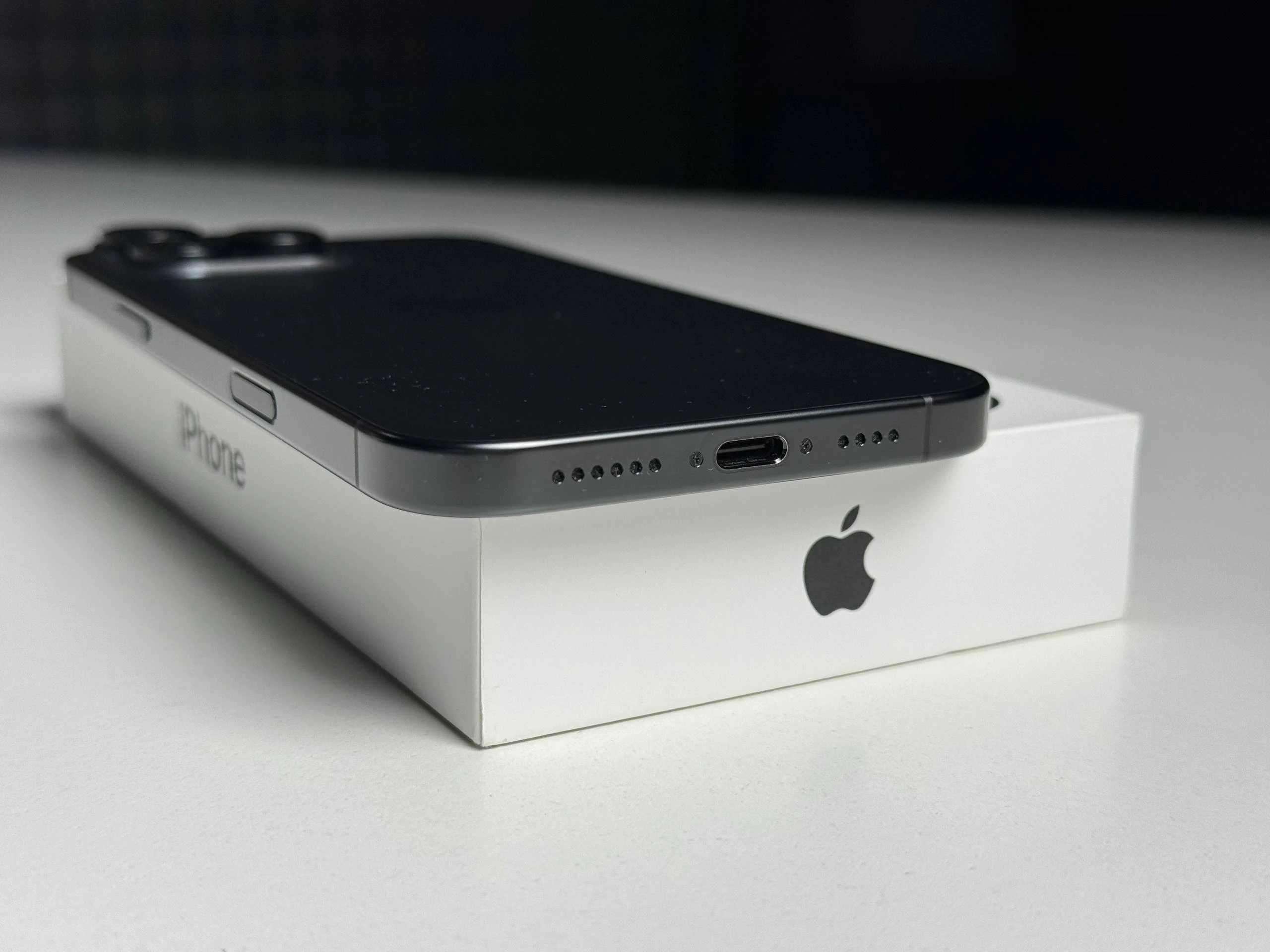 ВЖИВАНИЙ Б/У Apple iPhone 16 Pro Max 256GB Black Titanium (MYWV3) - Стан: гарний | Акумулятор: 96% | Комплектація: повний | Гарантія: 3 міс.