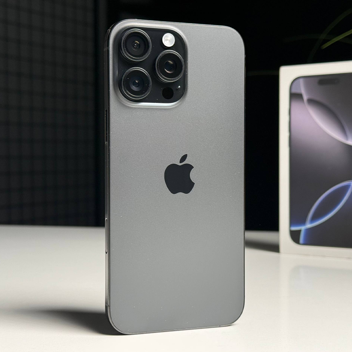 ВЖИВАНИЙ Б/У Apple iPhone 16 Pro Max 256GB Black Titanium (MYWV3) - Стан: гарний | Акумулятор: 96% | Комплектація: повний | Гарантія: 3 міс.