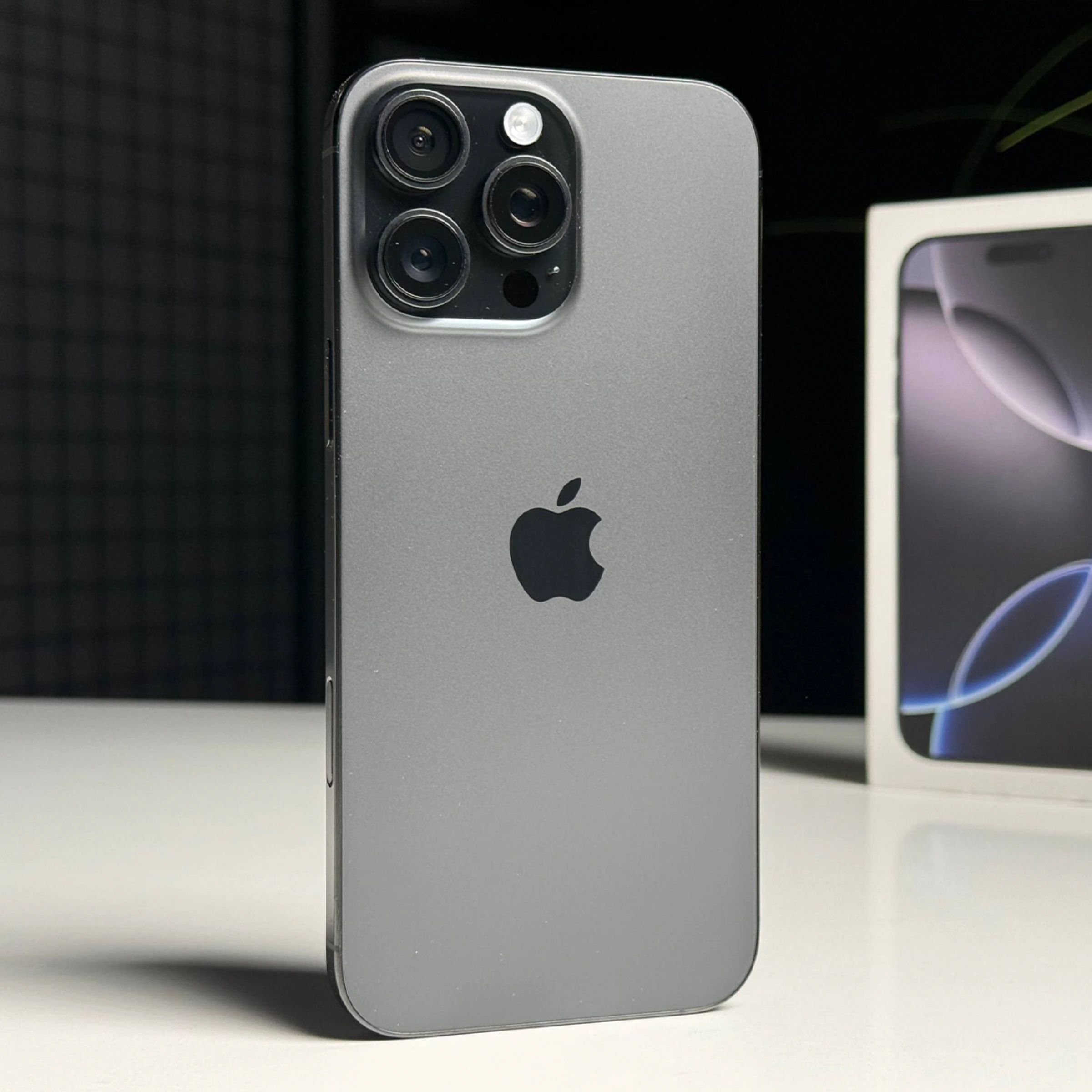 ВЖИВАНИЙ Б/У Apple iPhone 16 Pro Max 256GB Black Titanium (MYWV3) - Стан: гарний | Акумулятор: 96% | Комплектація: повний | Гарантія: 3 міс.