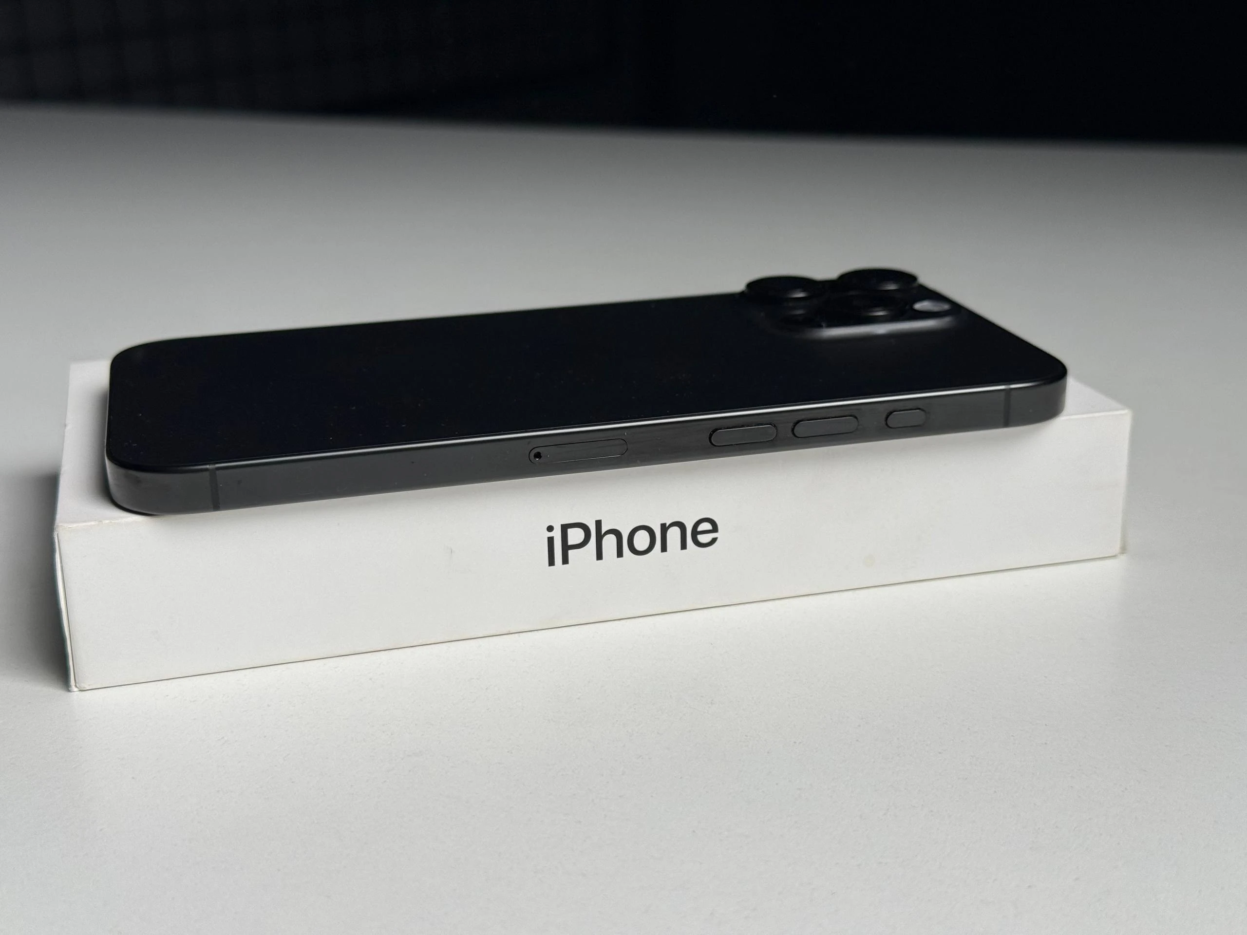 ВЖИВАНИЙ Б/У Apple iPhone 16 Pro Max 256GB Black Titanium (MYWV3) - Стан: гарний | Акумулятор: 91% | Комплектація: повний | Гарантія: 3 міс.