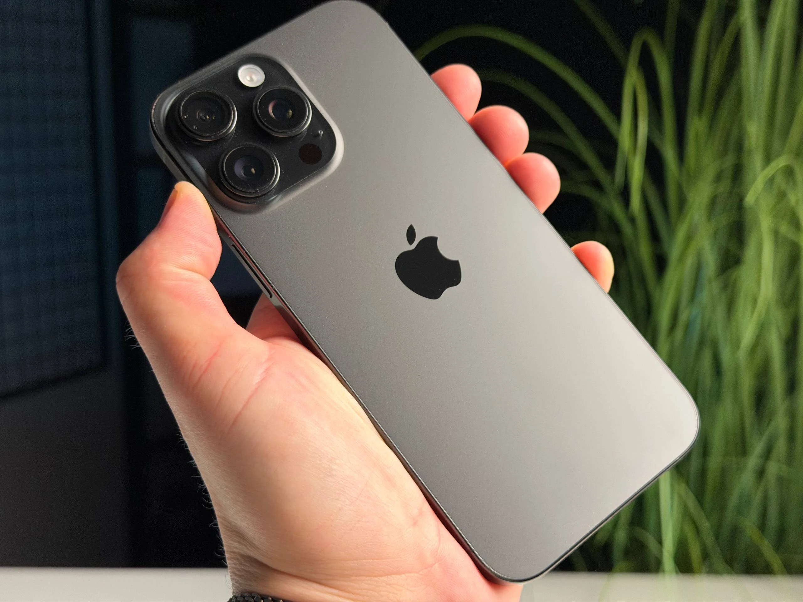 ВЖИВАНИЙ Б/У Apple iPhone 16 Pro Max 256GB Black Titanium (MYWV3) - Стан: гарний | Акумулятор: 100% | Комплектація: повний | Гарантія: 3 міс.