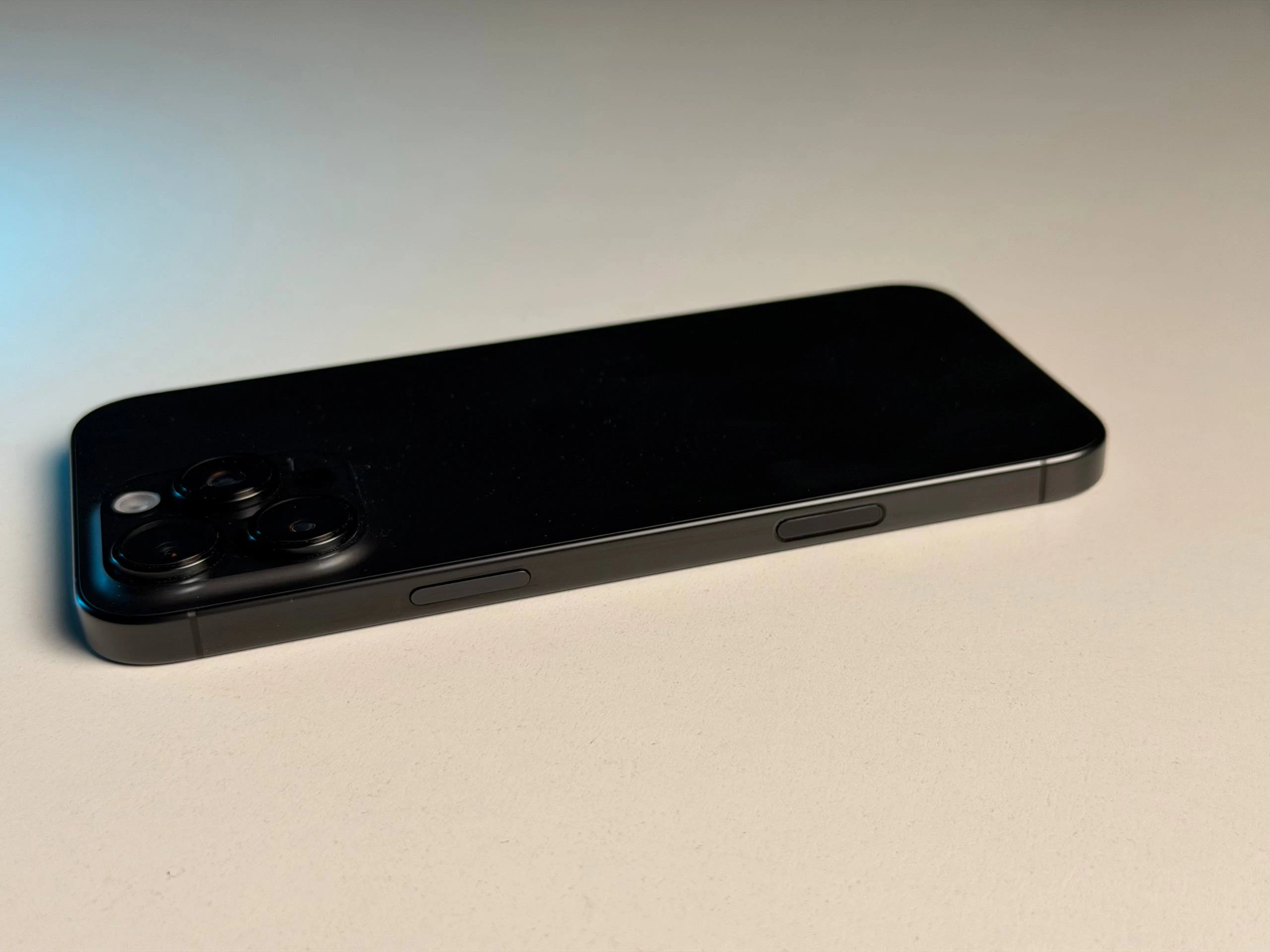 ВЖИВАНИЙ Б/У Apple iPhone 16 Pro Max 256GB Black Titanium (MYWV3) - Стан: гарний | Акумулятор: 100% | Комплектація: повний | Гарантія: 3 міс.