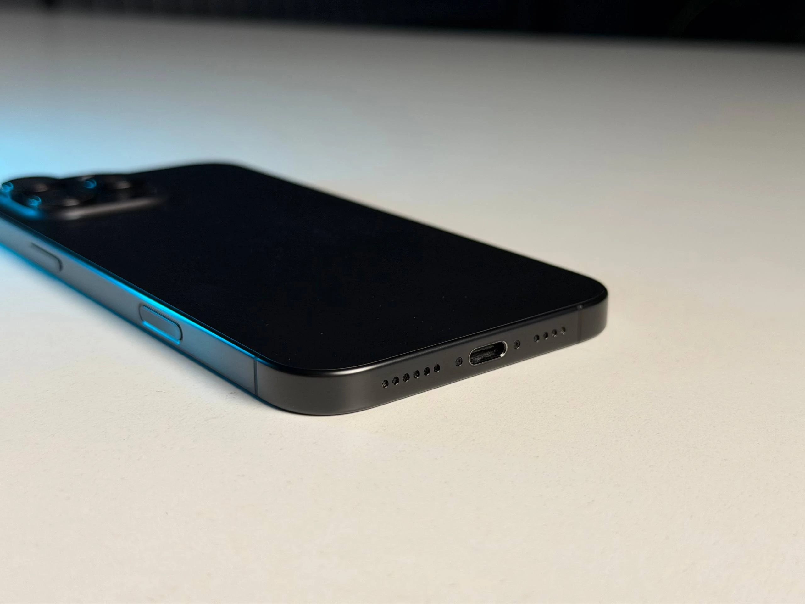 ВЖИВАНИЙ Б/У Apple iPhone 16 Pro Max 256GB Black Titanium (MYWV3) - Стан: гарний | Акумулятор: 100% | Комплектація: повний | Гарантія: 3 міс.