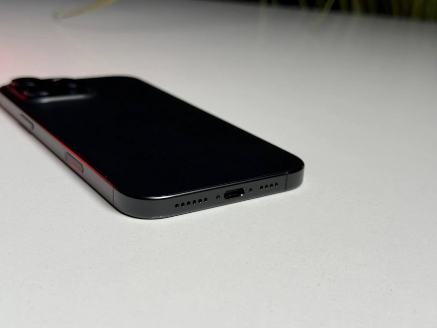 ВЖИВАНИЙ Б/У Apple iPhone 16 Pro Max 256GB Black Titanium (MYWV3) - Состояние: хороший | Аккумулятор: 100% | Комплектация: полный | Гарантия: 3 мес.