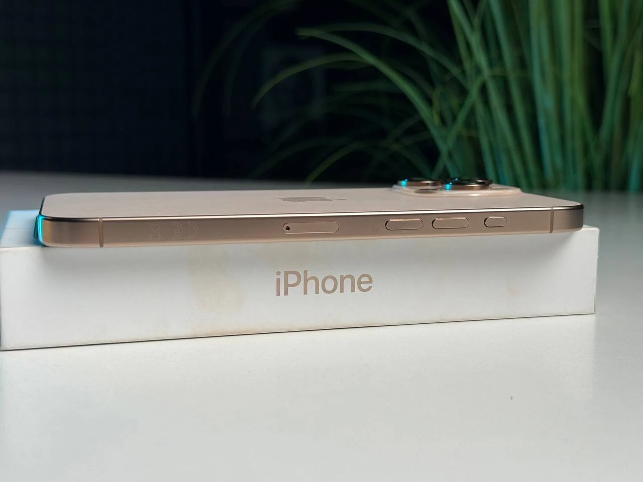 ВЖИВАНИЙ Б/У Apple iPhone 16 Pro Max 256GB Desert Titanium (MYWX3) - Стан: гарний | Акумулятор: 92% | Комплектація: повний | Гарантія: 3 міс.