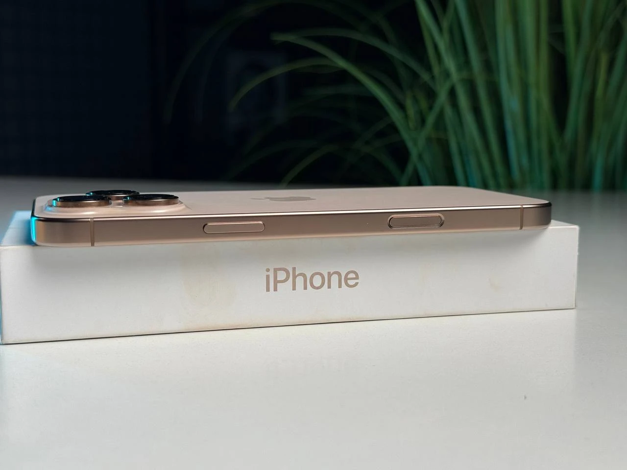 ВЖИВАНИЙ Б/У Apple iPhone 16 Pro Max 256GB Desert Titanium (MYWX3) - Стан: гарний | Акумулятор: 92% | Комплектація: повний | Гарантія: 3 міс.